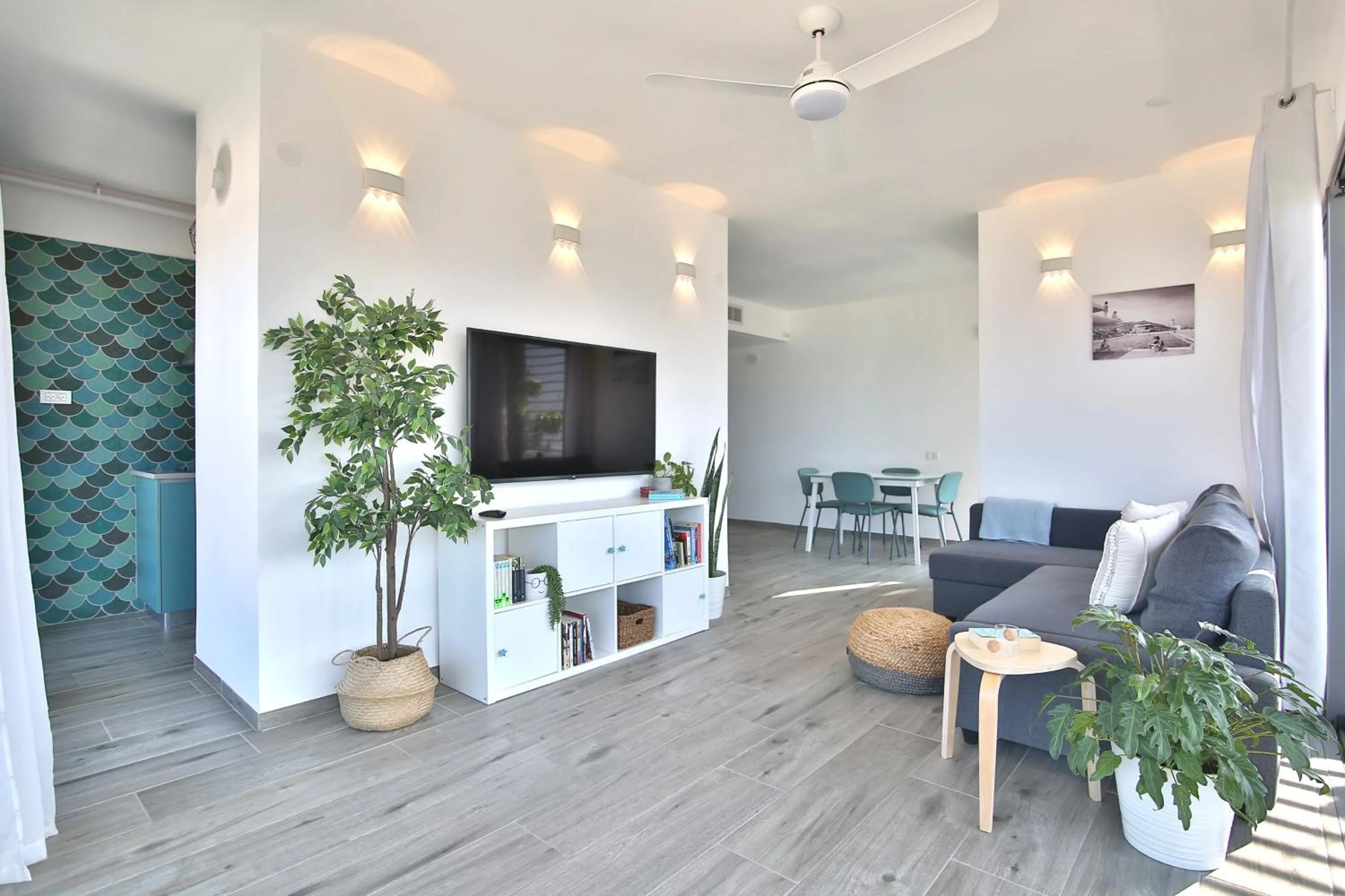 TV and multimedia in Bat-Galim Beach Apartment