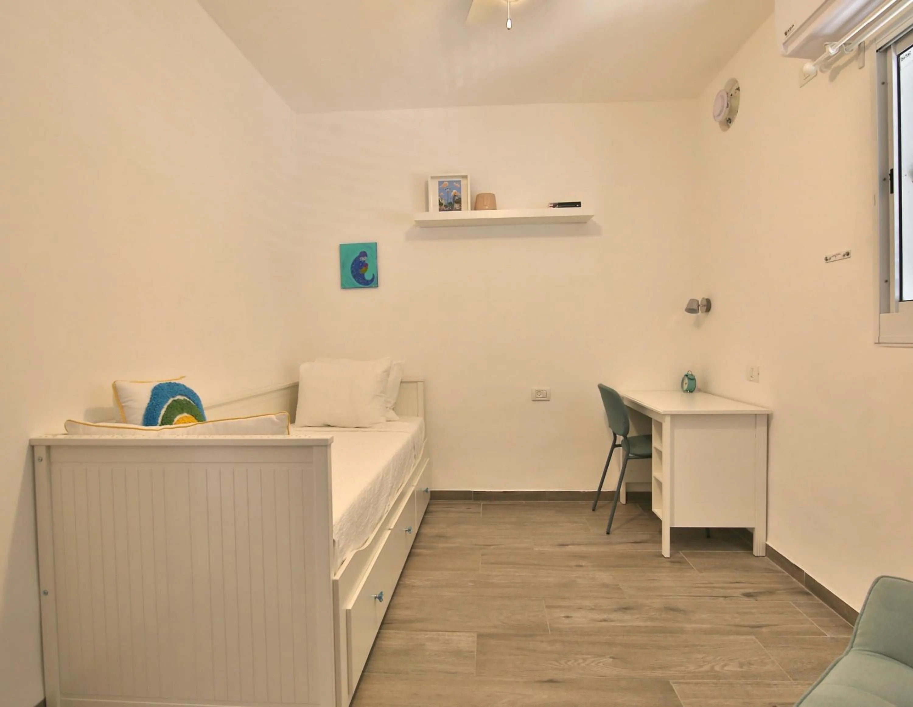 Bedroom in Bat-Galim Beach Apartment