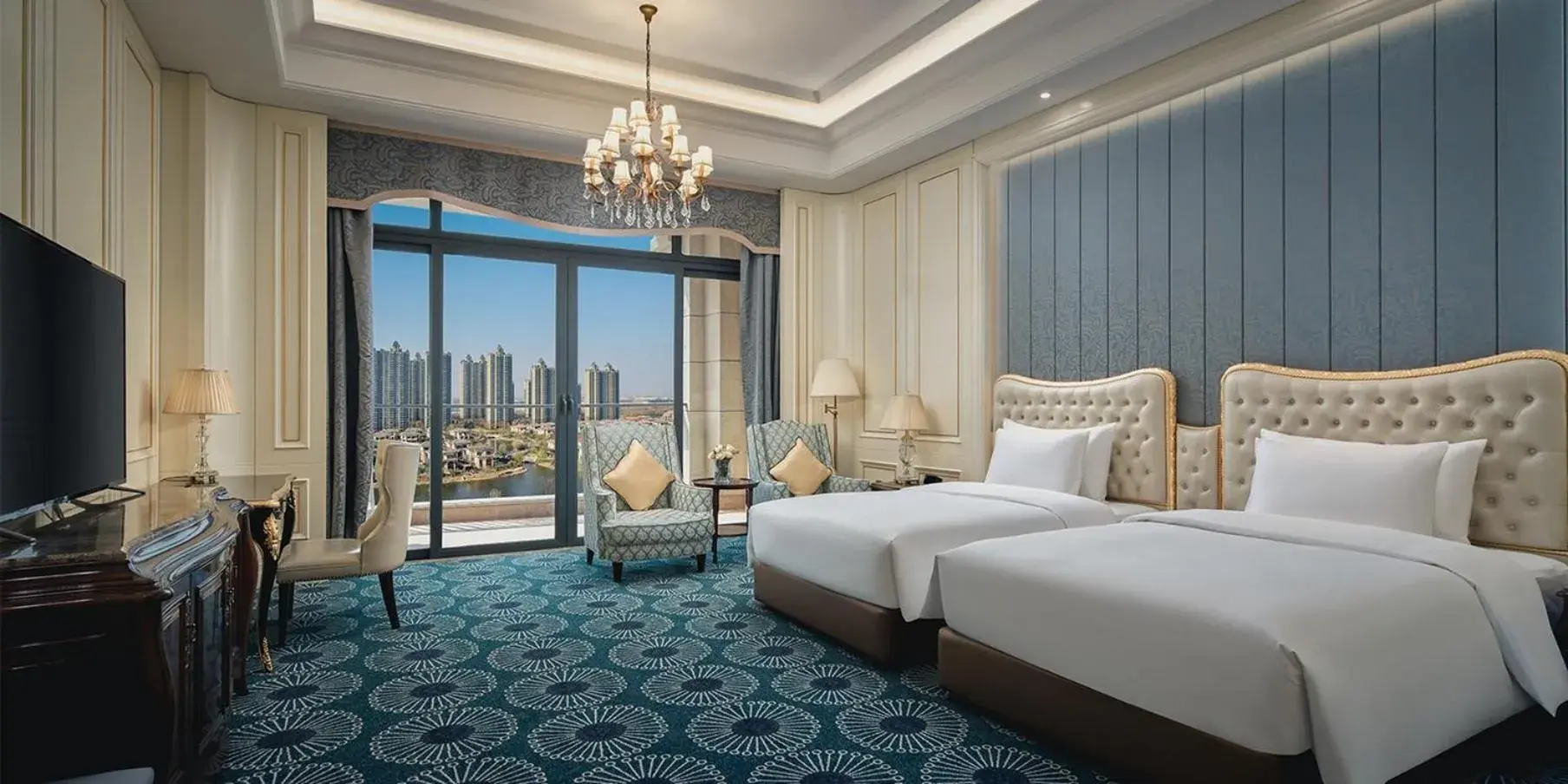 Deluxe Double Room with Two Double Beds in Crowne Plaza Dongying by IHG Deluxe Double Room with Two Double Beds in Crowne Plaza Dongying by IHG