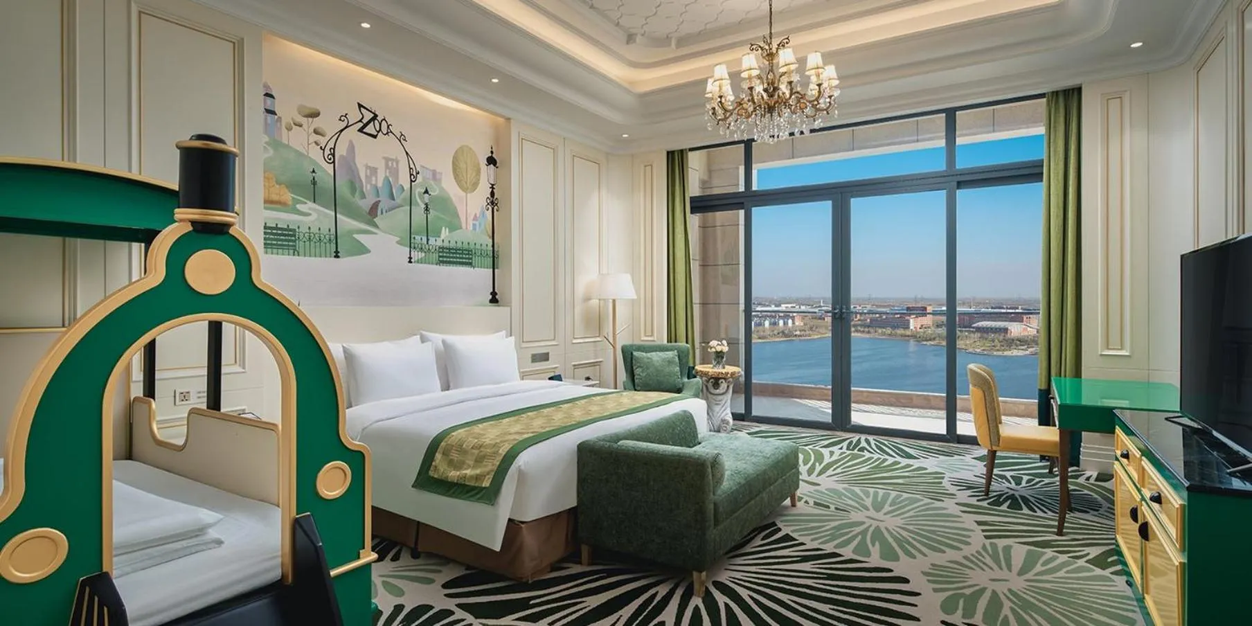 Photo of the whole room, Bed in Crowne Plaza Dongying by IHG