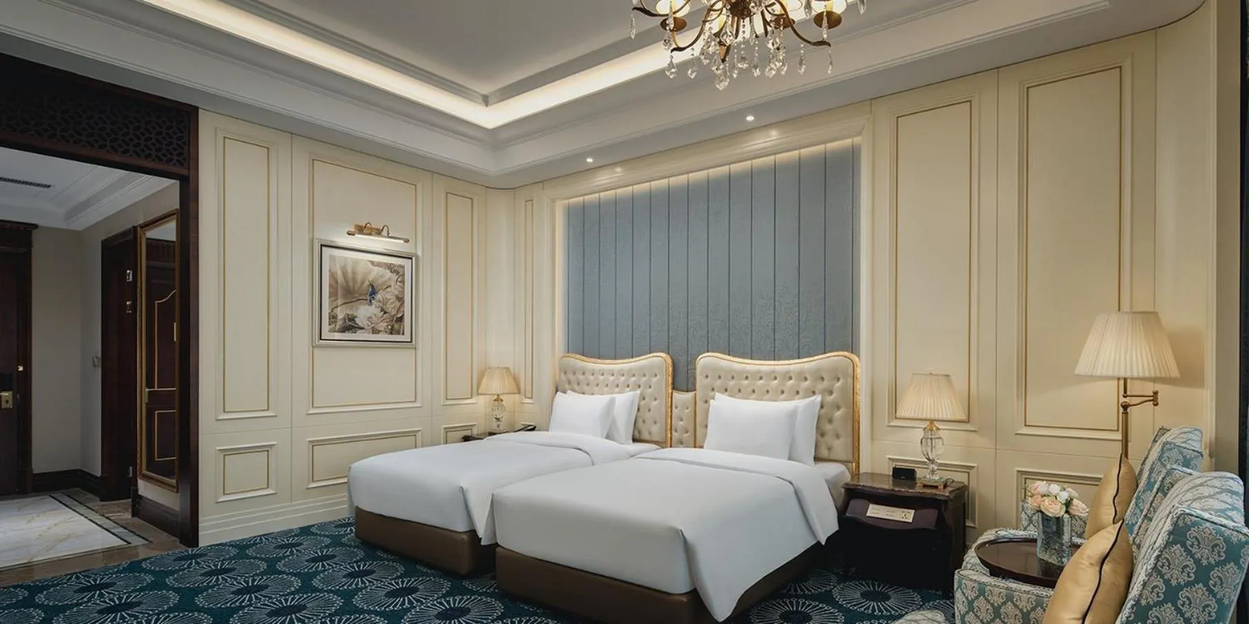 Photo of the whole room, Bed in Crowne Plaza Dongying by IHG