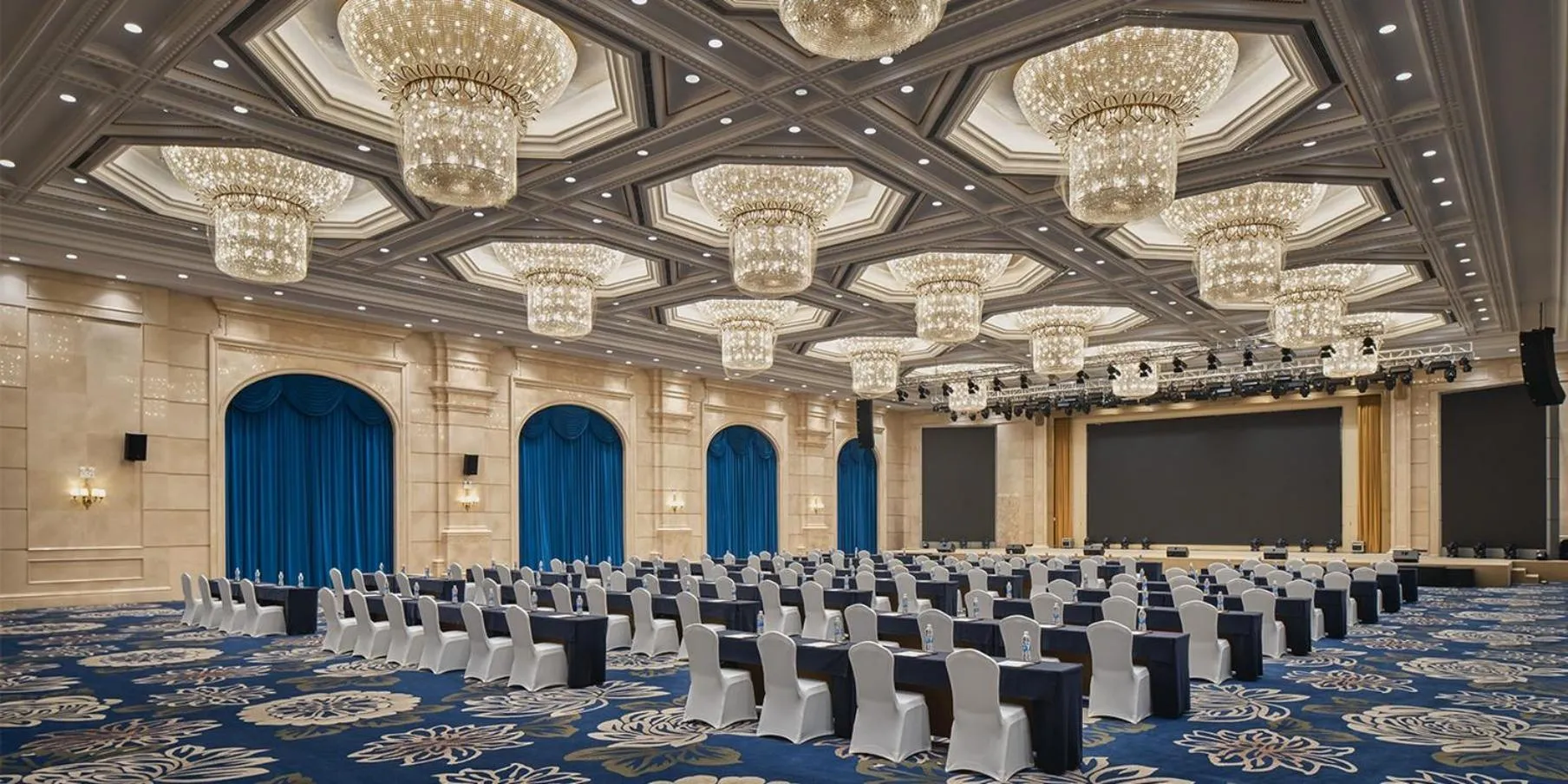 Banquet/Function facilities in Crowne Plaza Dongying by IHG