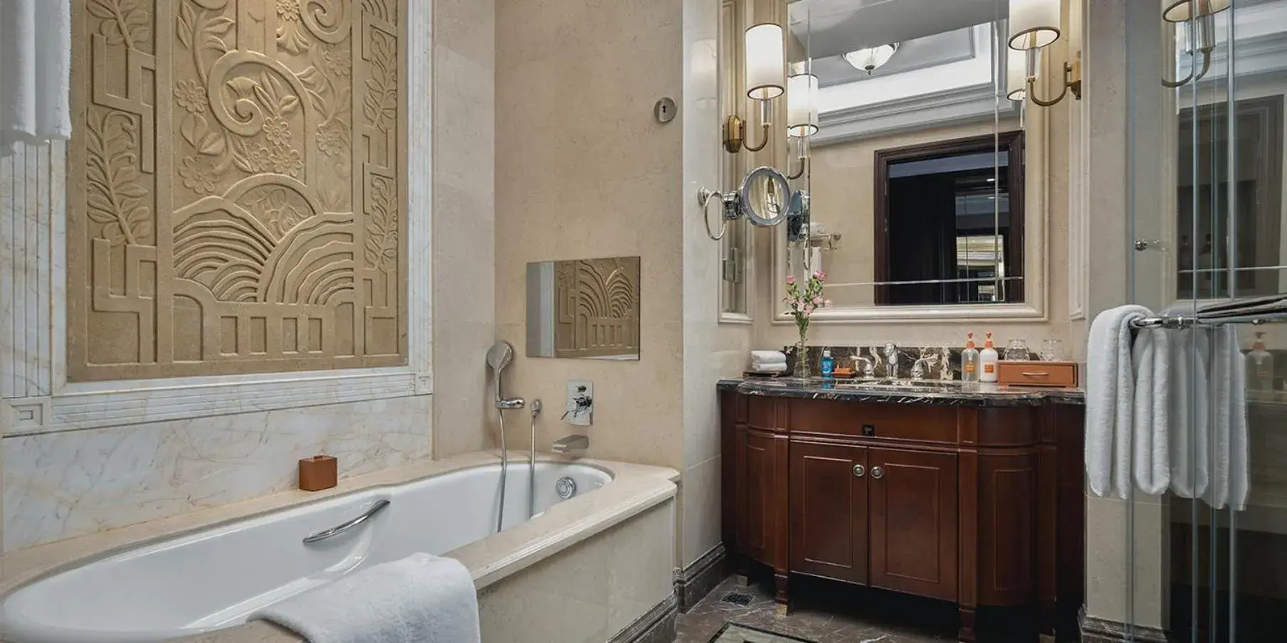 Bathroom in Crowne Plaza Dongying by IHG Bathroom in Crowne Plaza Dongying by IHG