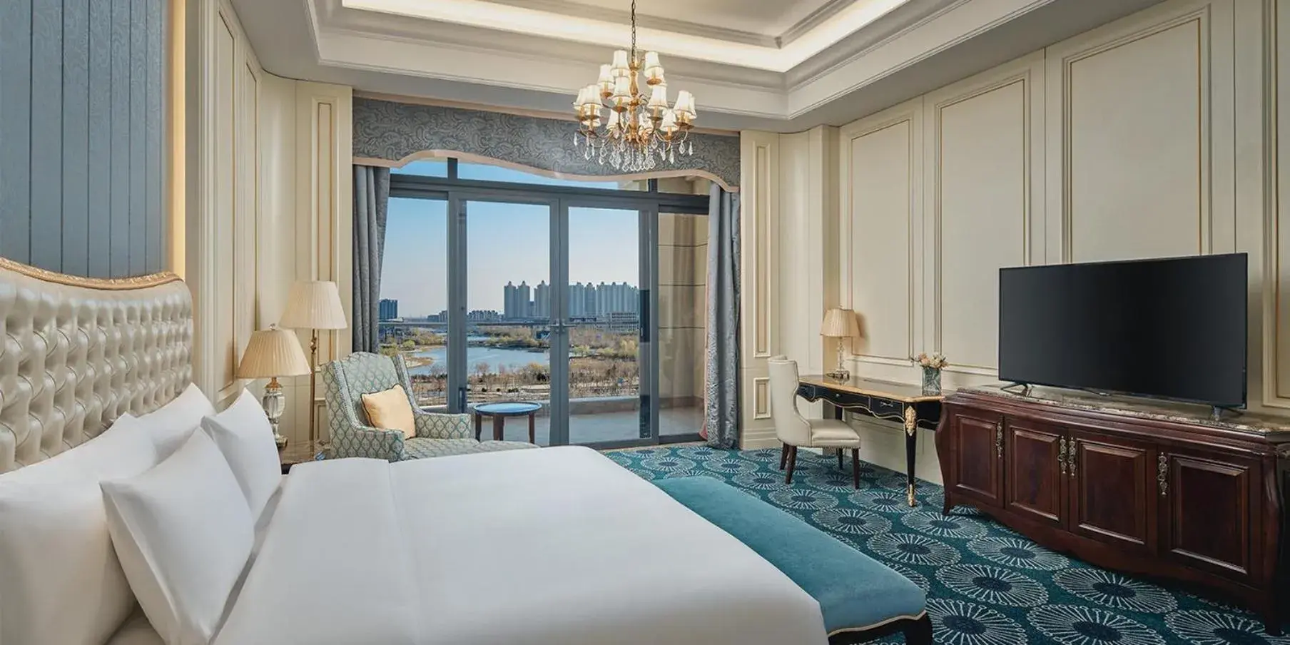 Standard King Room in Crowne Plaza Dongying by IHG Standard King Room in Crowne Plaza Dongying by IHG