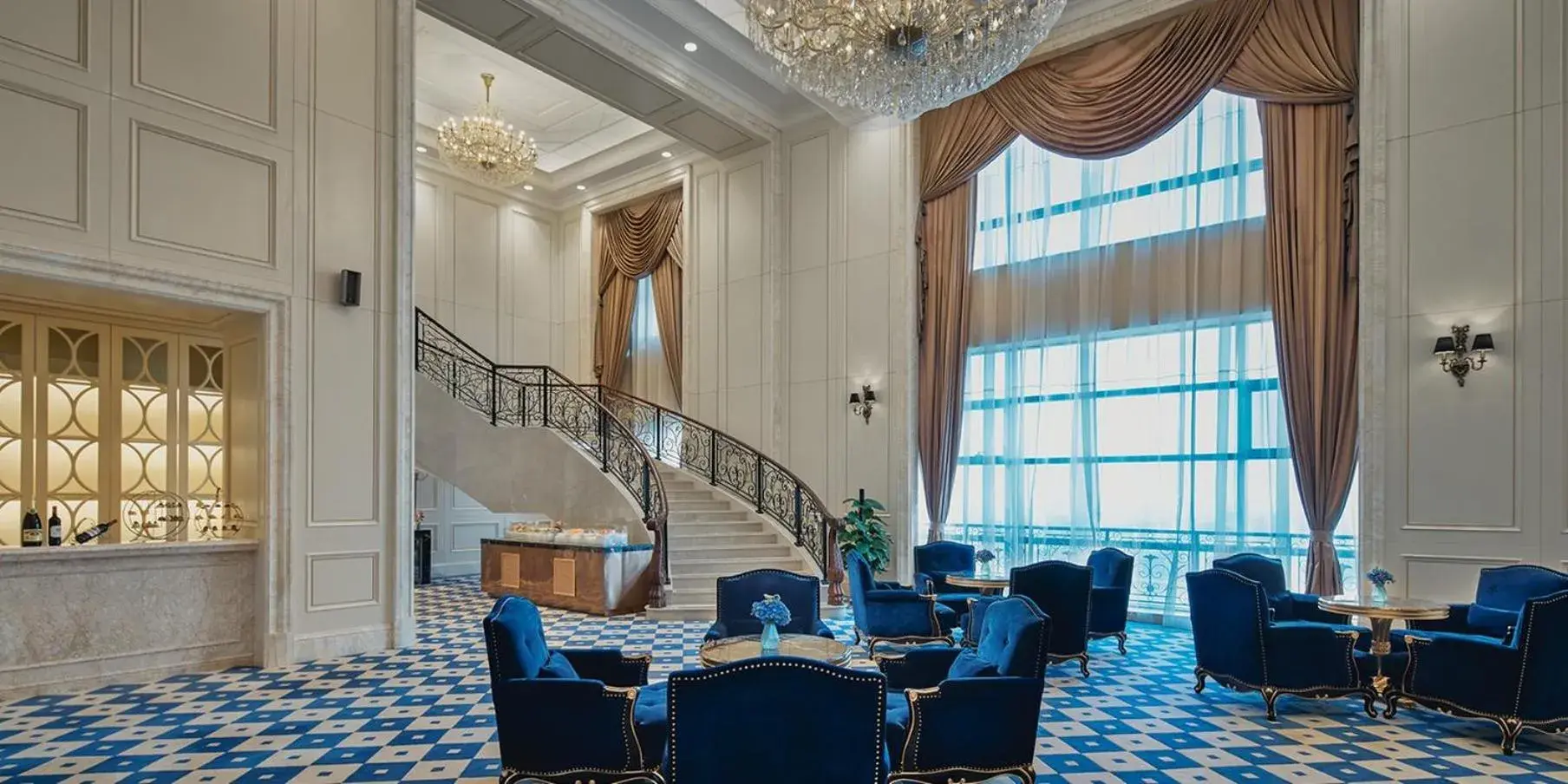 Lounge or bar in Crowne Plaza Dongying by IHG Lounge or bar in Crowne Plaza Dongying by IHG