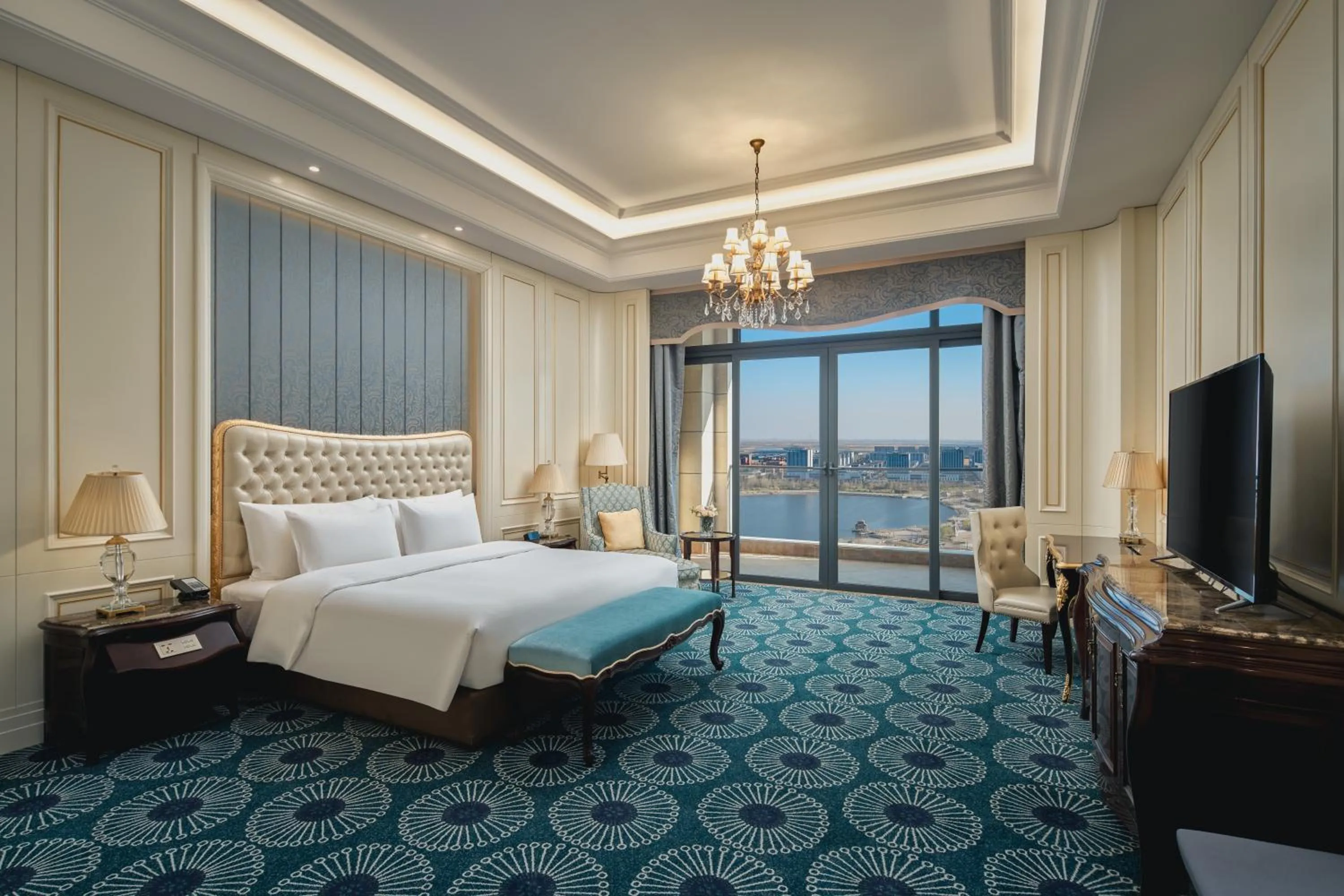 Bedroom, Bed in Crowne Plaza Dongying by IHG