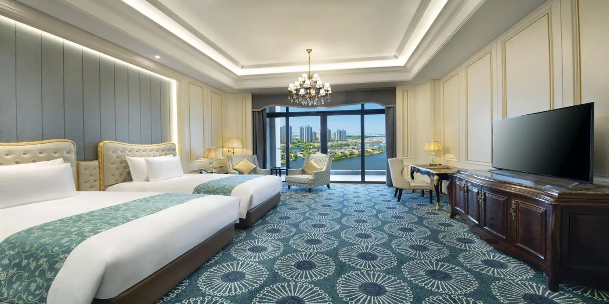 Photo of the whole room, Bed in Crowne Plaza Dongying by IHG Photo of the whole room, Bed in Crowne Plaza Dongying by IHG