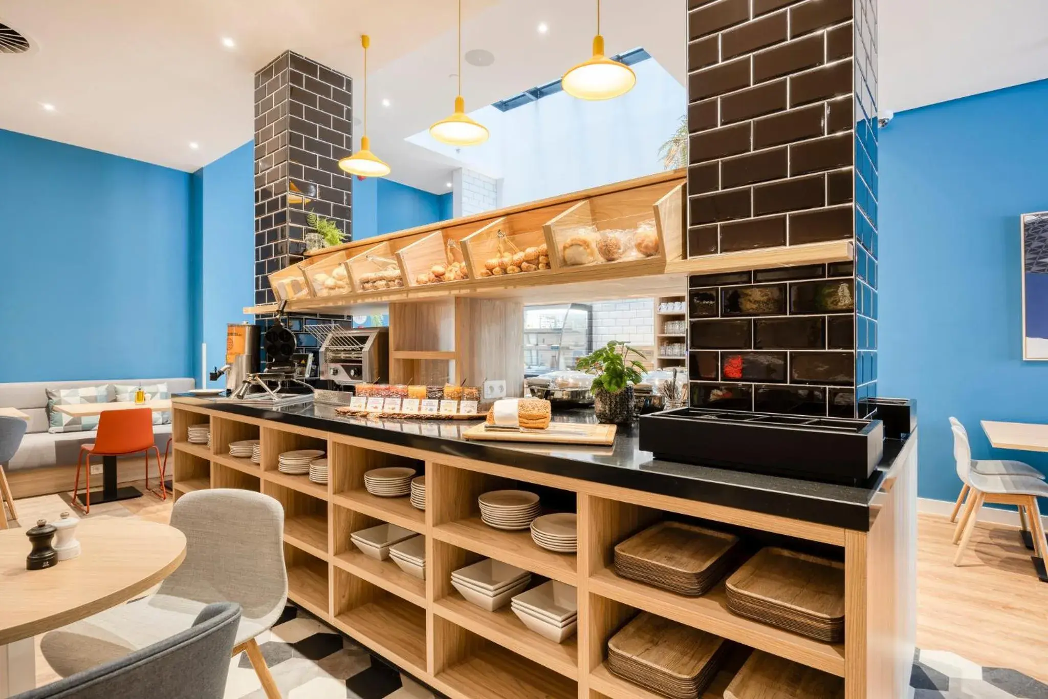 Restaurant/places to eat in Holiday Inn Express Antwerp - City Centre by IHG Restaurant/places to eat in Holiday Inn Express Antwerp - City Centre by IHG