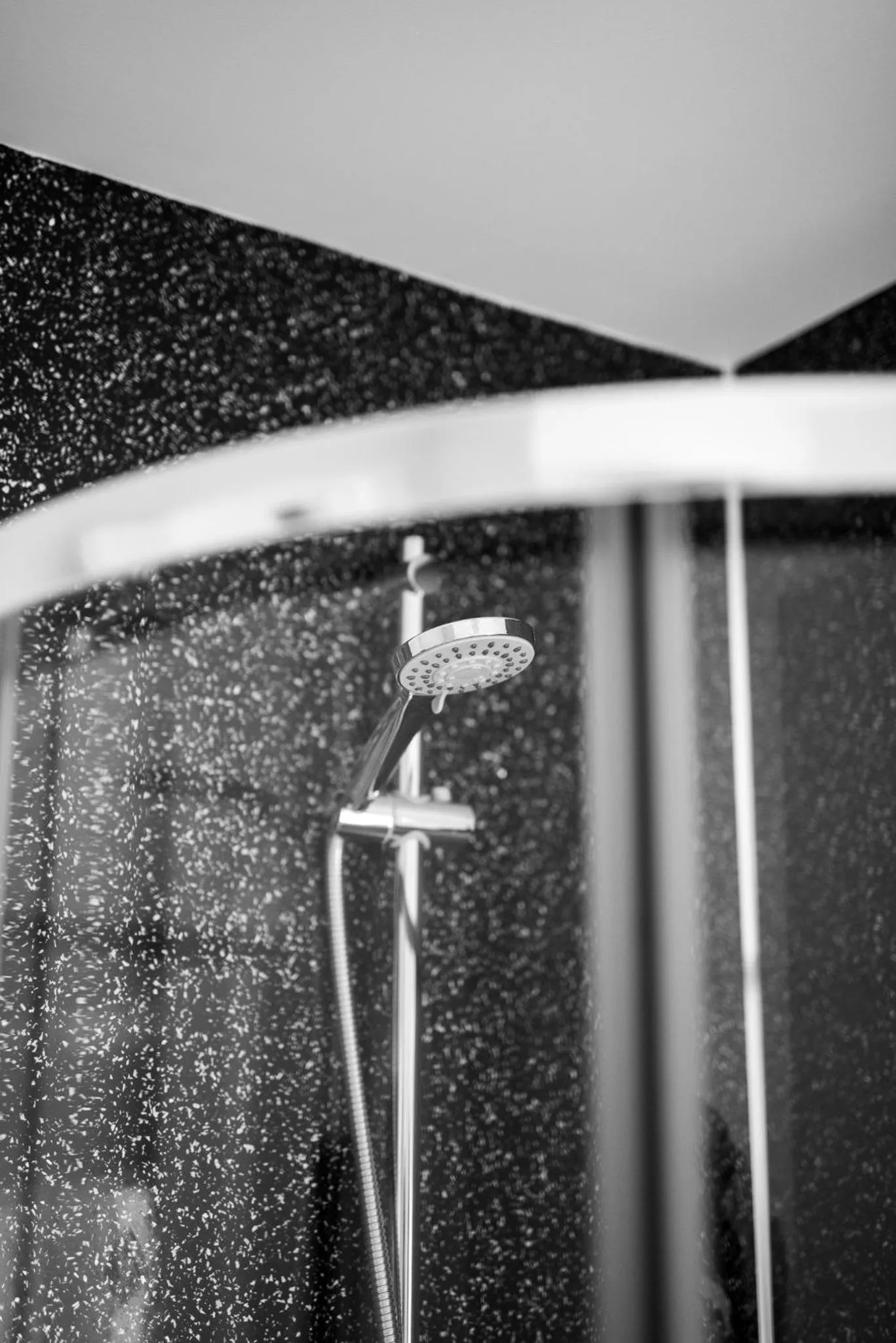 Shower in Loch Ness Gate House