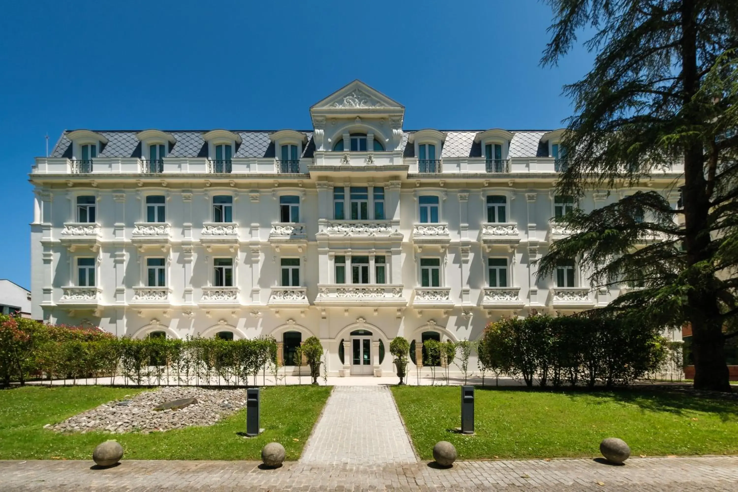 Property building in Castilla Termal Solares Property building in Castilla Termal Solares