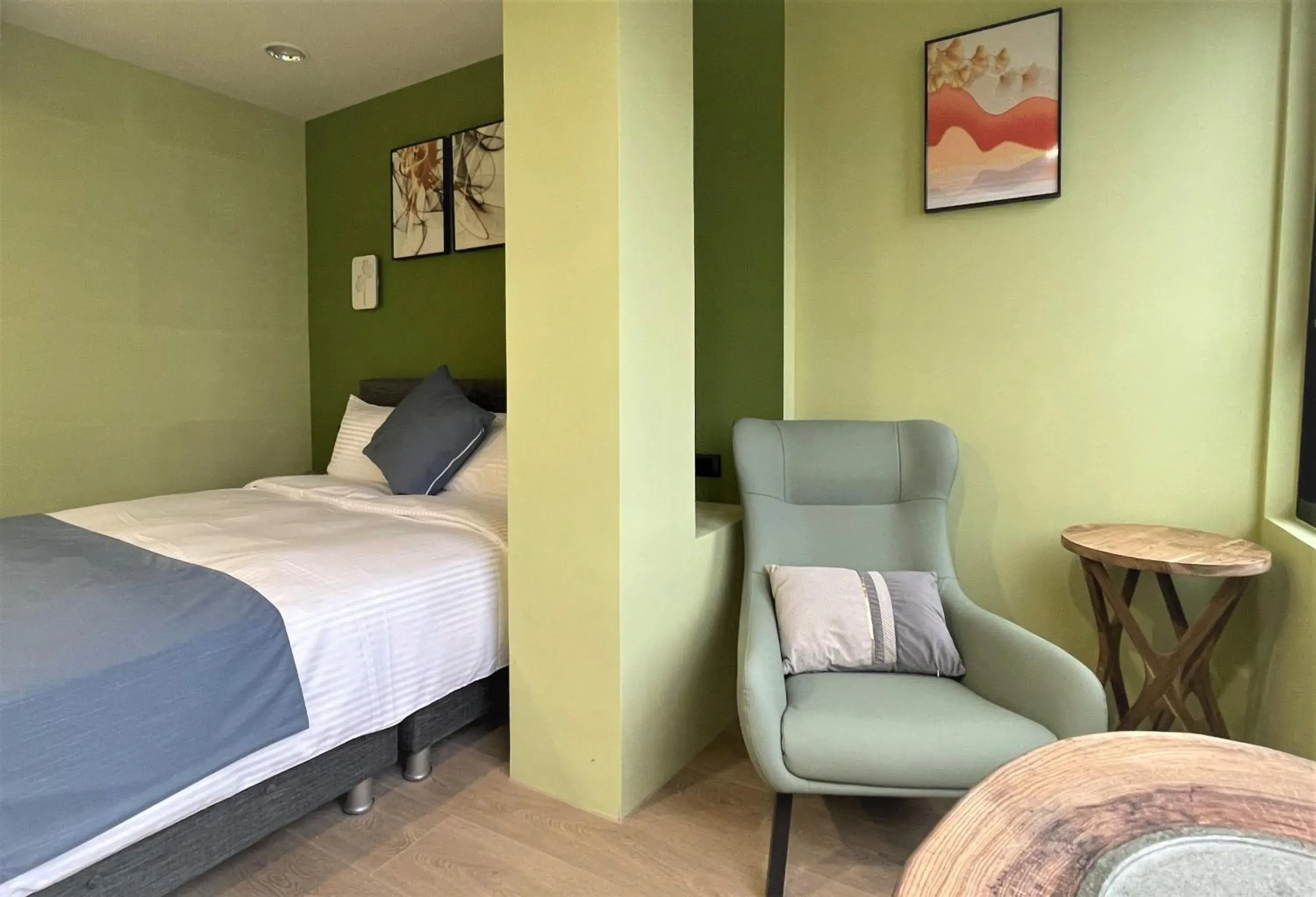 Photo of the whole room, Bed in 95 Pavilion Photo of the whole room, Bed in 95 Pavilion