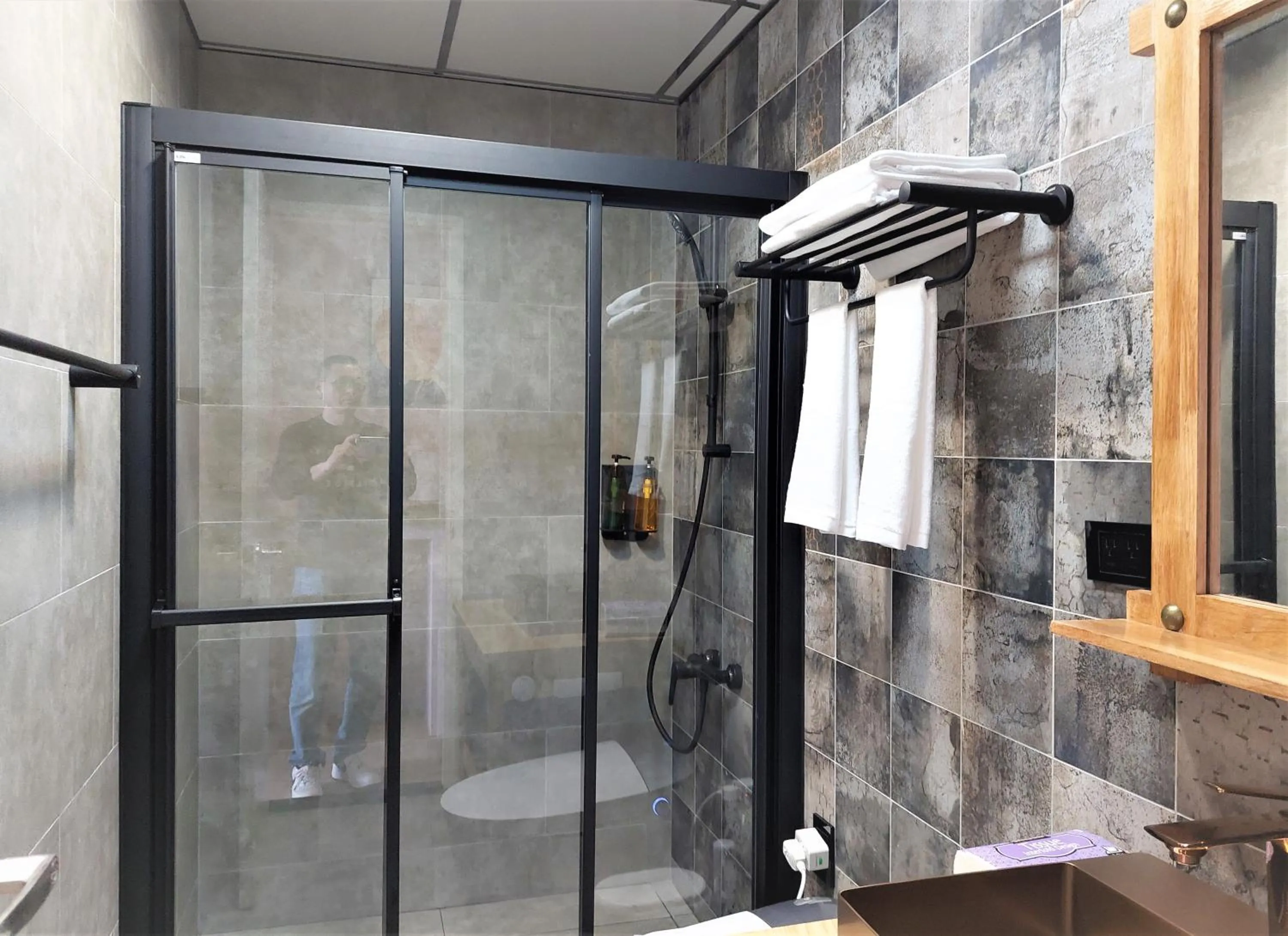 Shower in 95 Pavilion