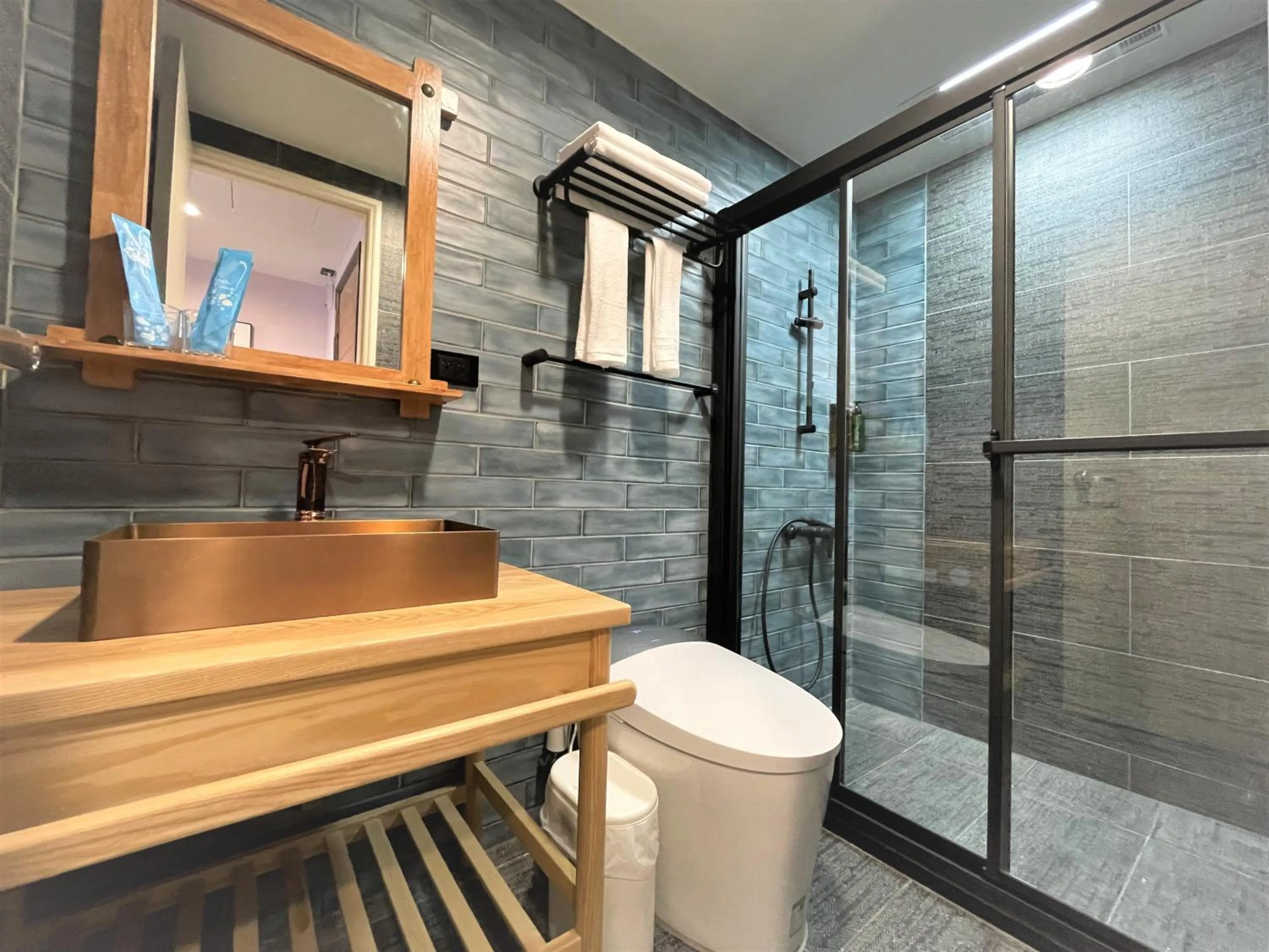 Shower in 95 Pavilion