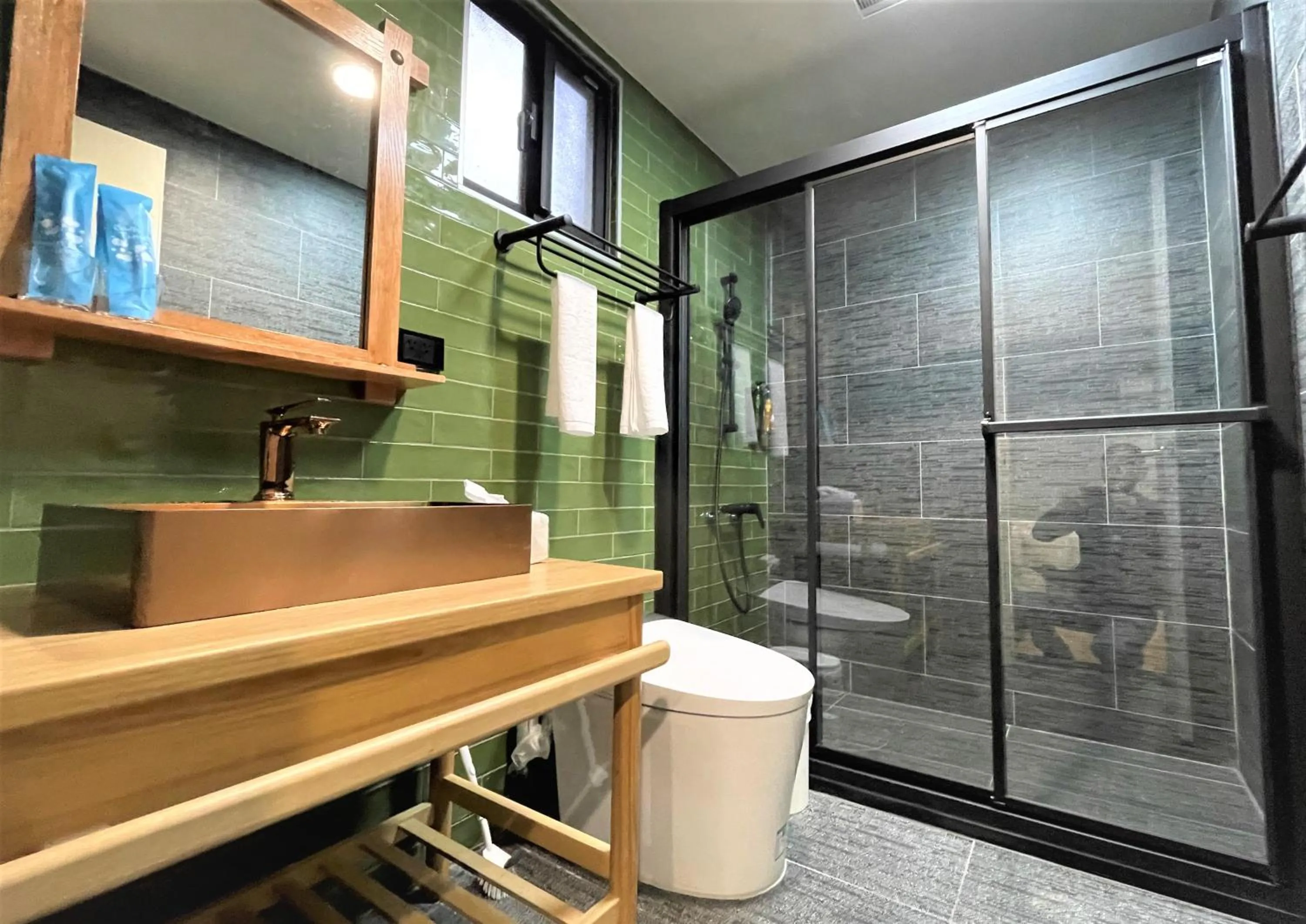 Shower in 95 Pavilion