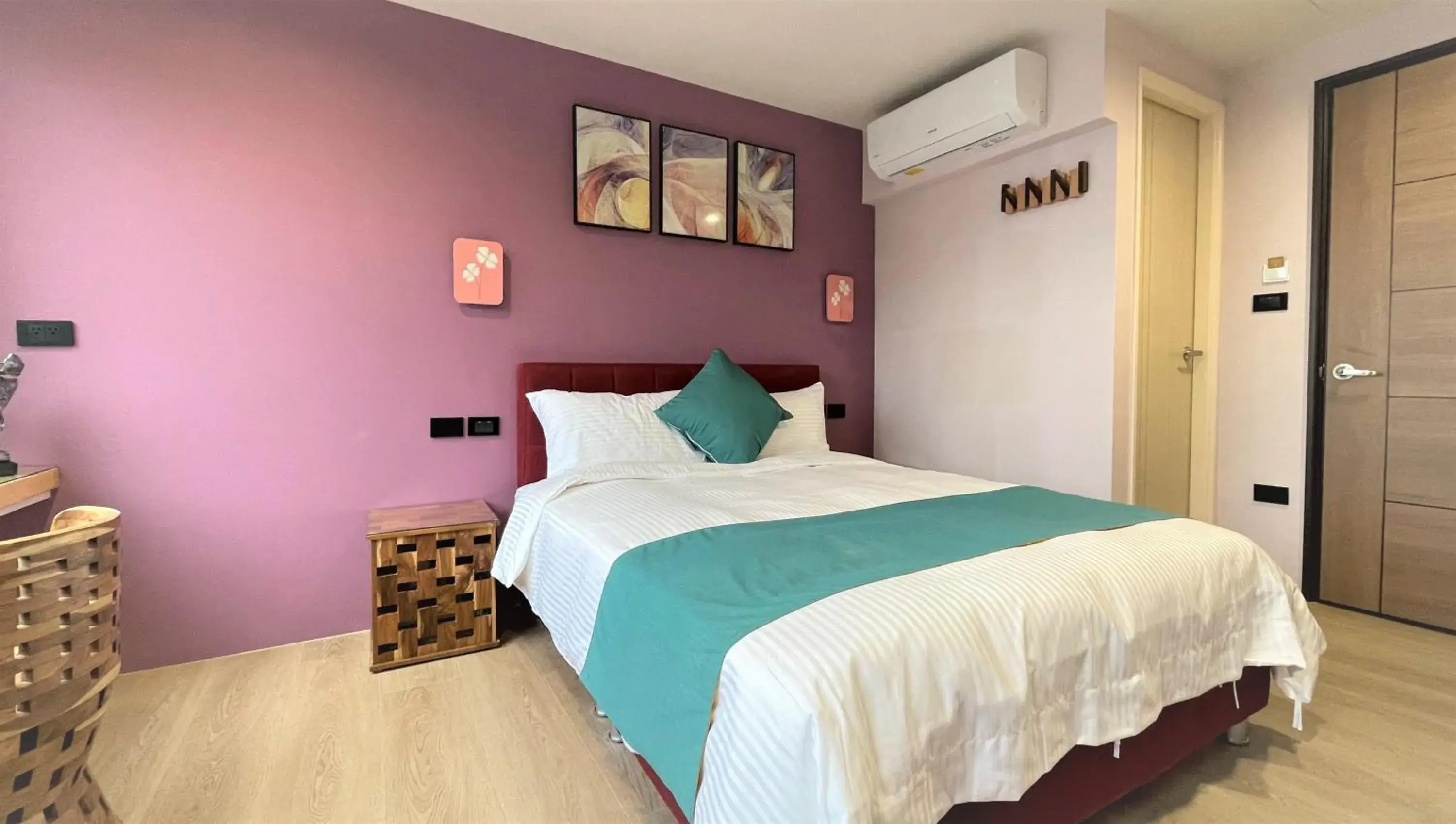 Bed in 95 Pavilion Bed in 95 Pavilion