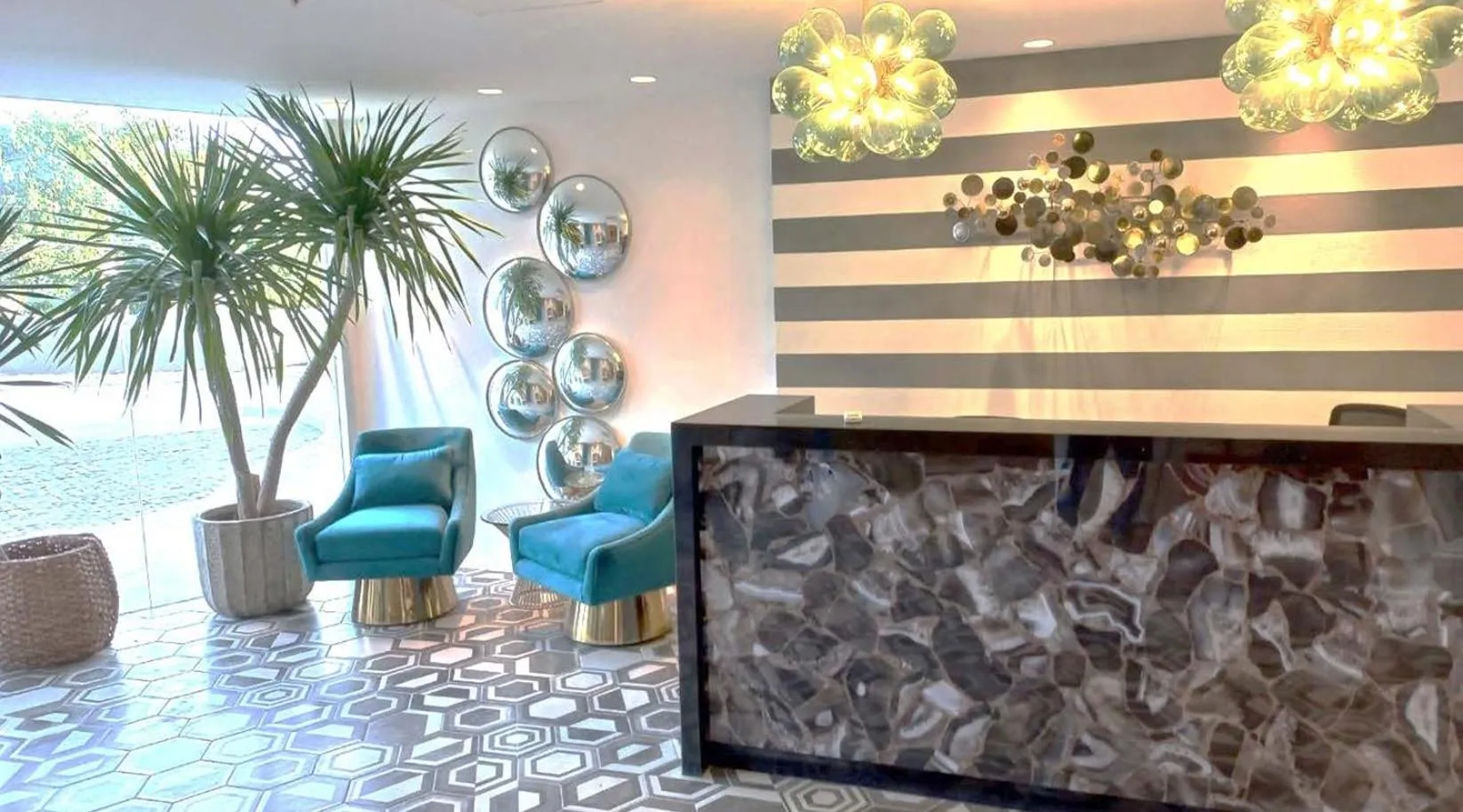 Lobby or reception in Acellyne's Suites at The Residences at Commonwealth by Century