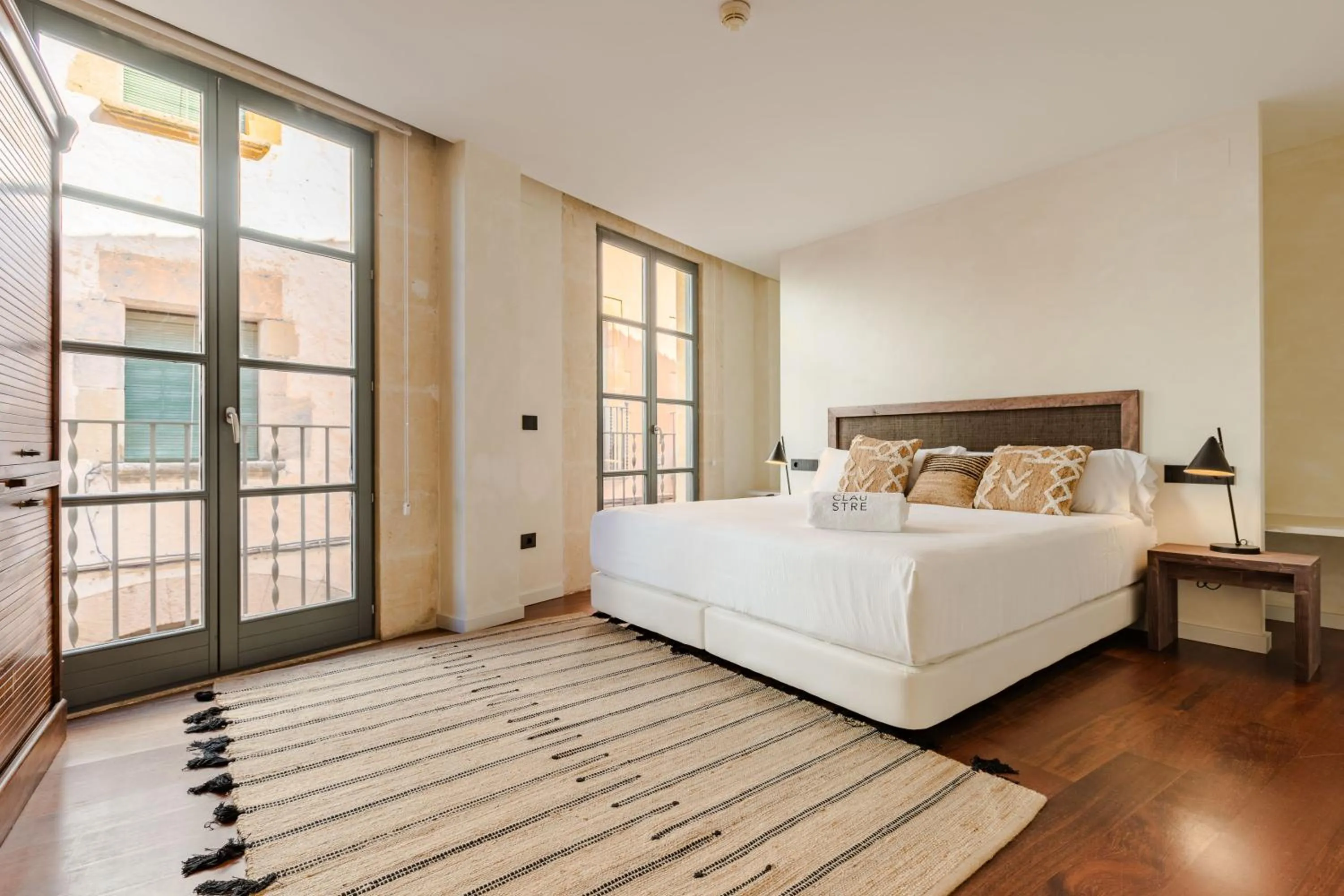 Photo of the whole room, Bed in Gran Claustre Boutique Hotel