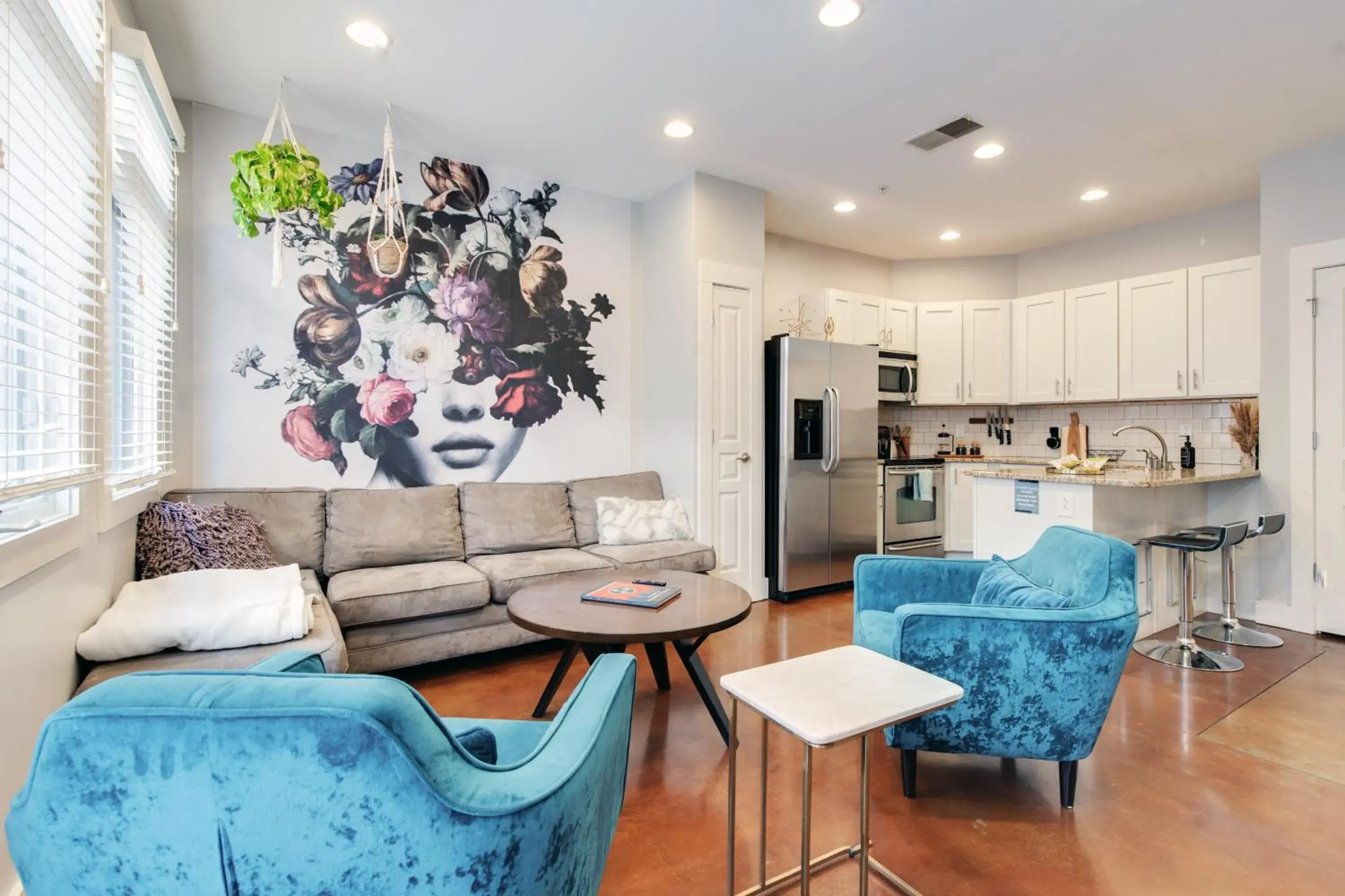 Stunning West end Condo - close to everything Nashville has to offer! Stunning West end Condo - close to everything Nashville has to offer!