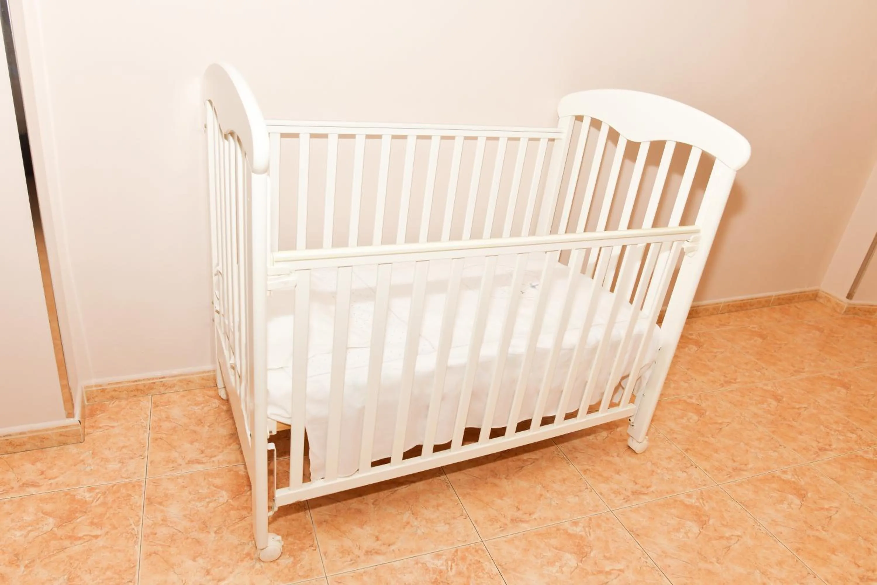 cot, Bed in Hotel Ancora