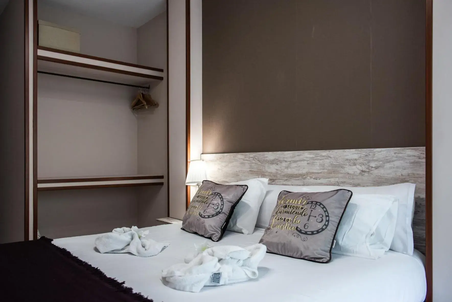 Balcony/Terrace, Bed in Hotel Ancora Balcony/Terrace, Bed in Hotel Ancora