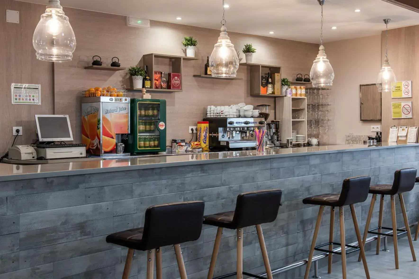 Lounge or bar in Hotel Ancora Lounge or bar in Hotel Ancora