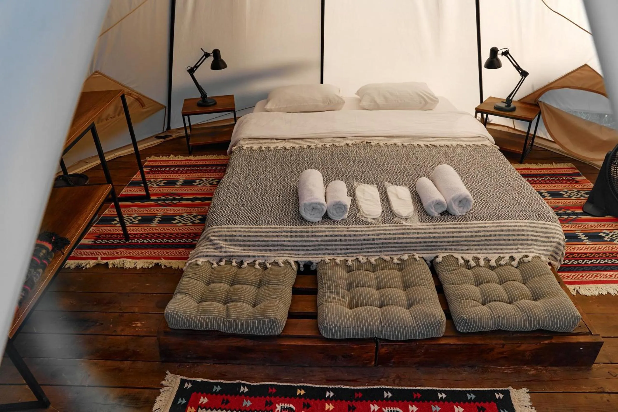 Bed in Gipsy Village Park Hotel