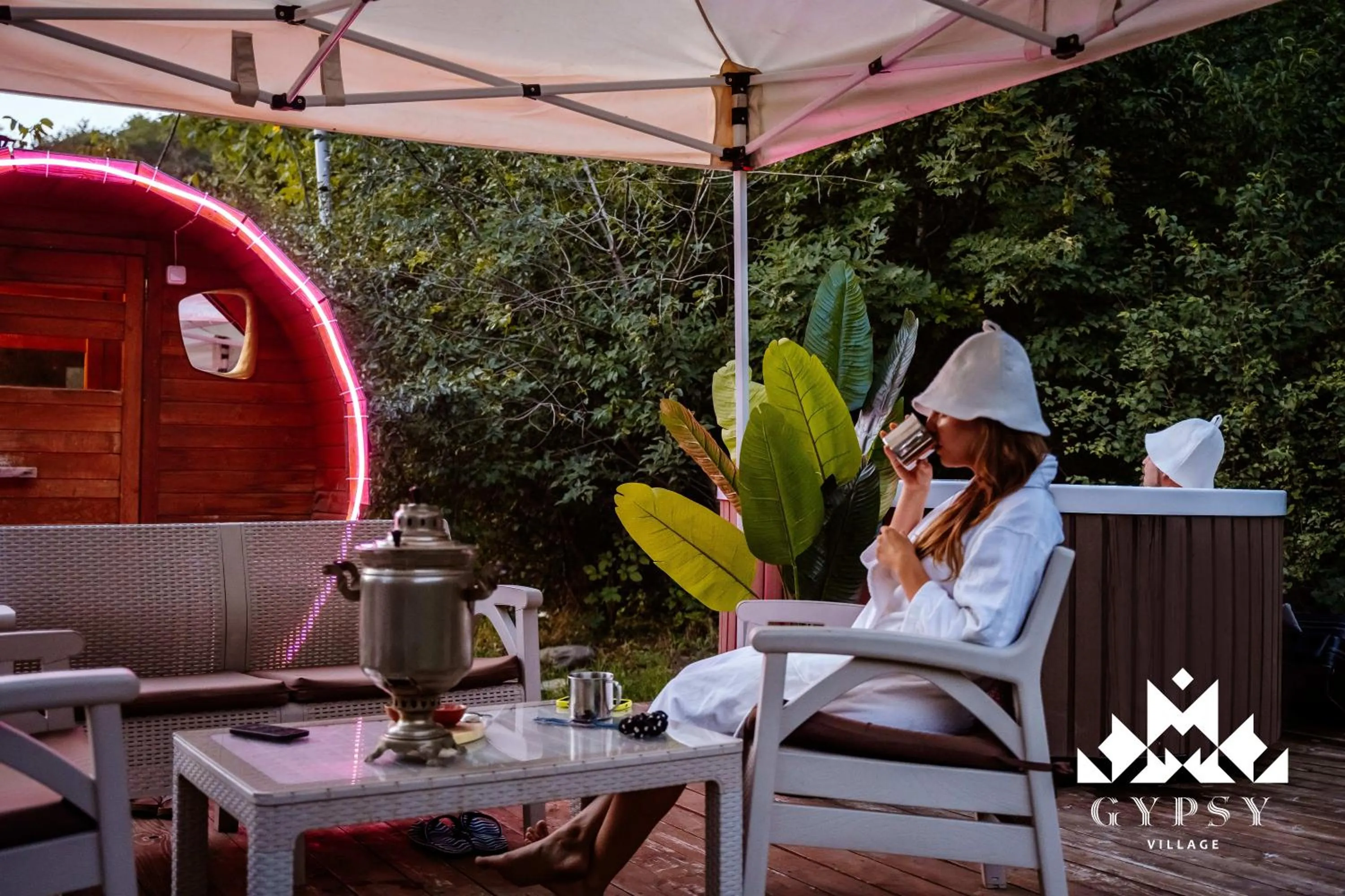 Hot Tub in Gipsy Village Park Hotel