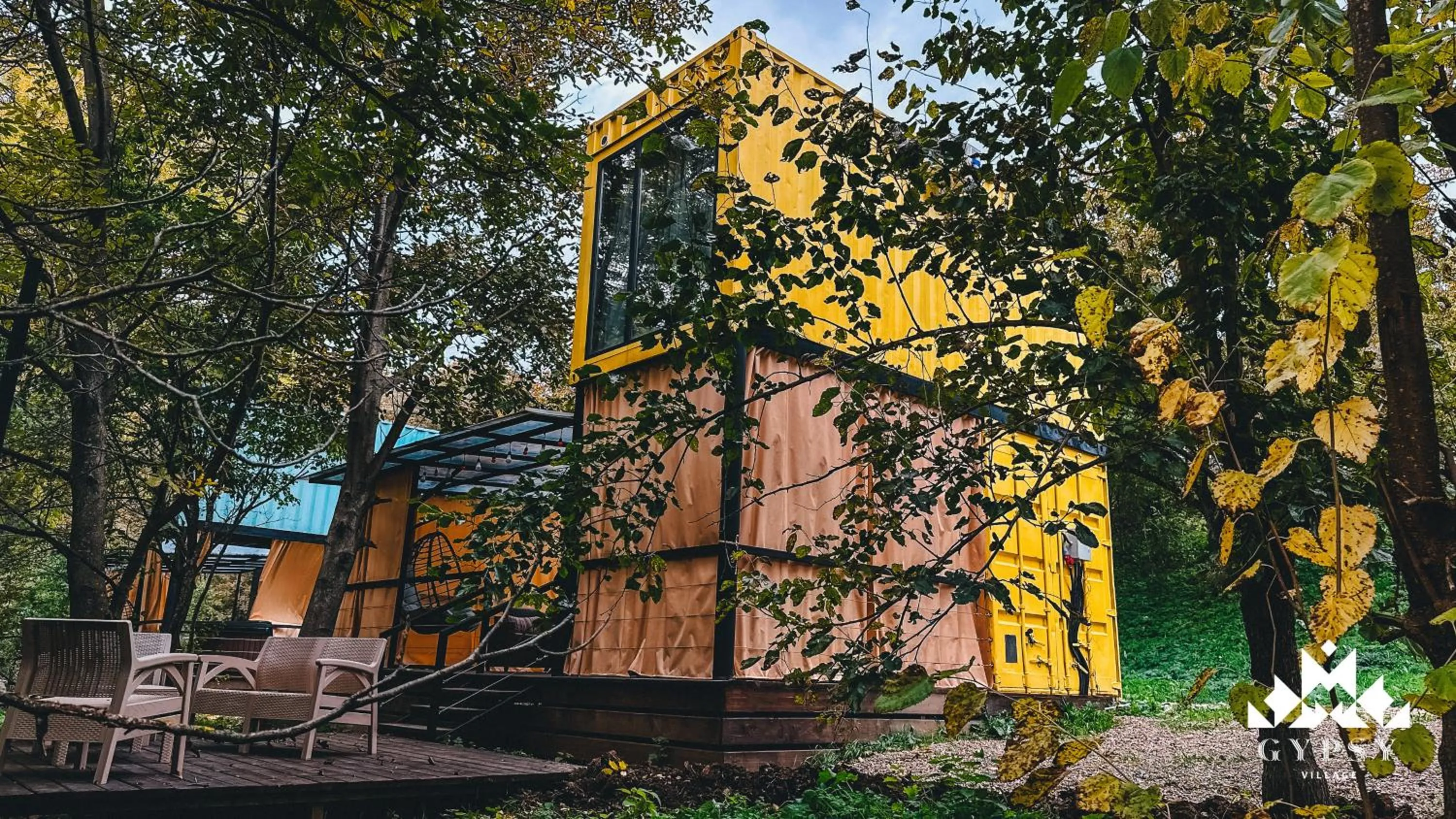 Property building in Gipsy Village Park Hotel