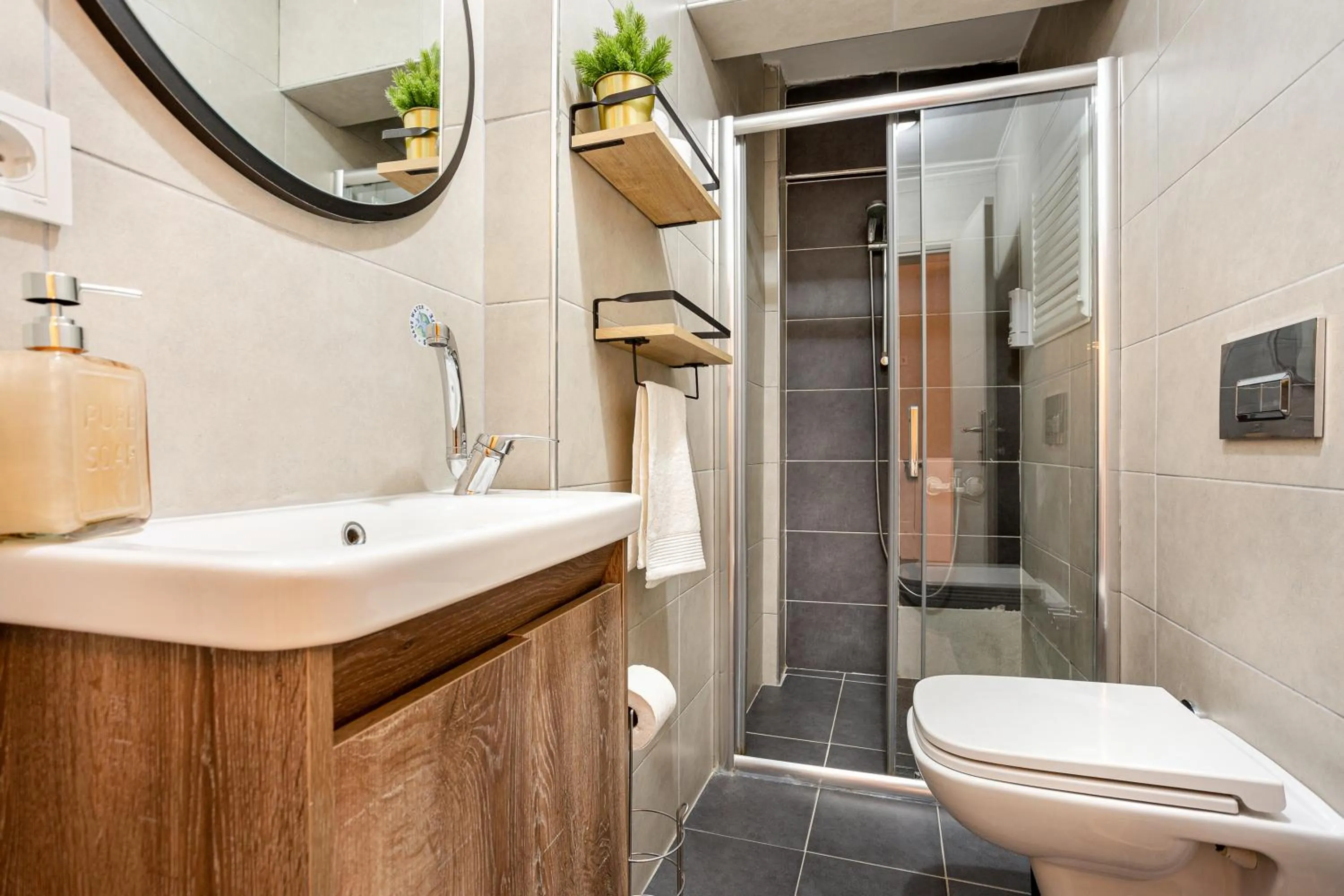 Toilet in Port Galata Suites