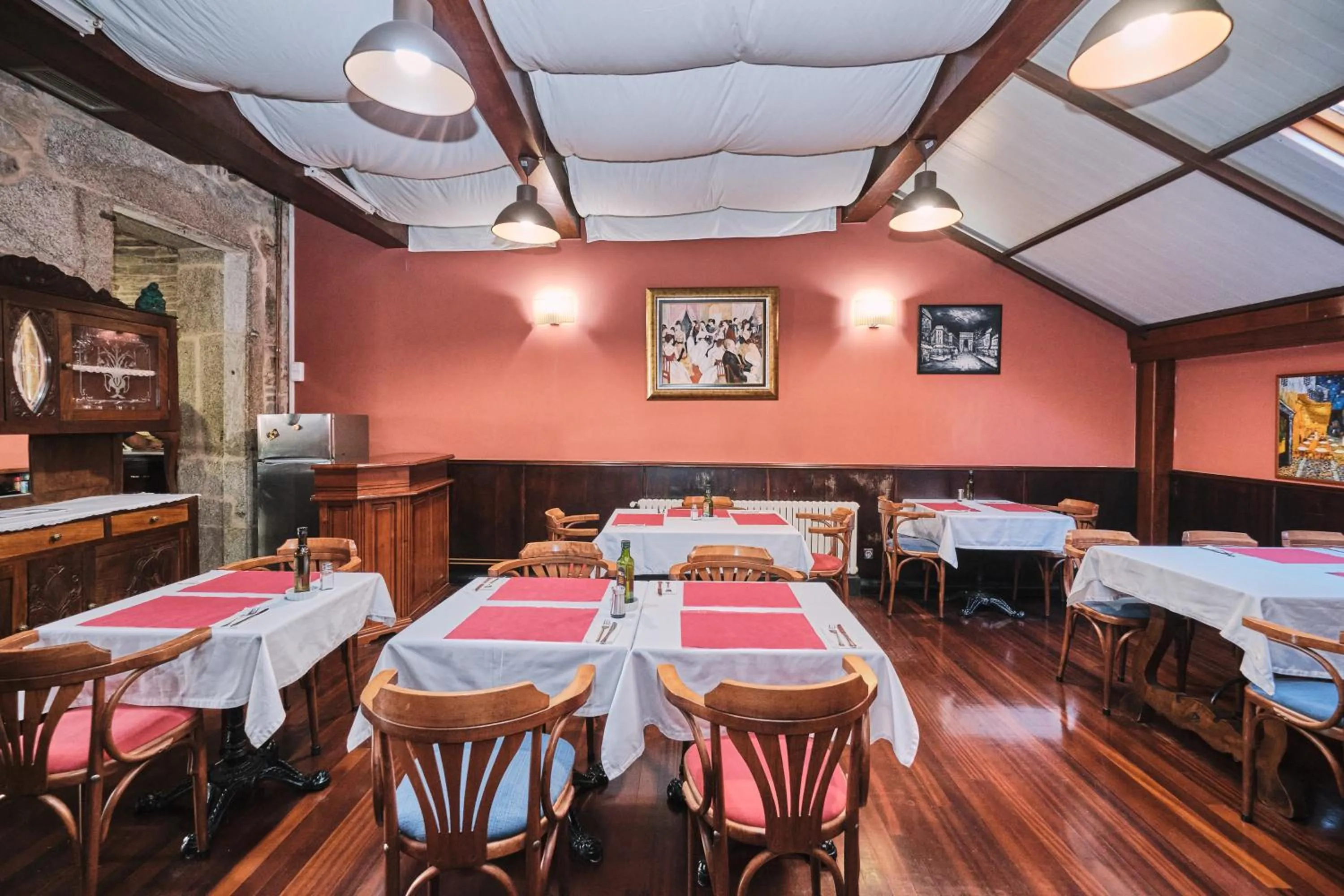 Restaurant/places to eat in Hotel Entrecercas