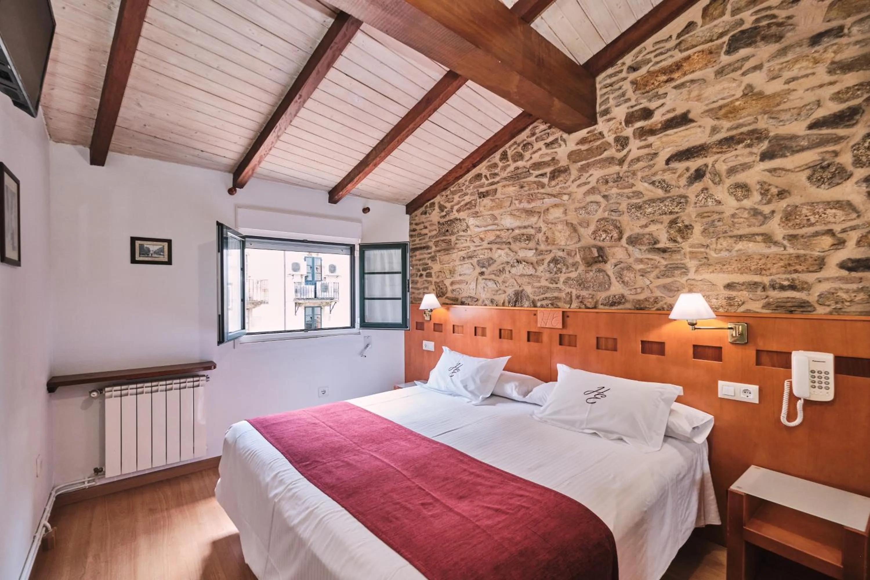 Photo of the whole room, Bed in Hotel Entrecercas