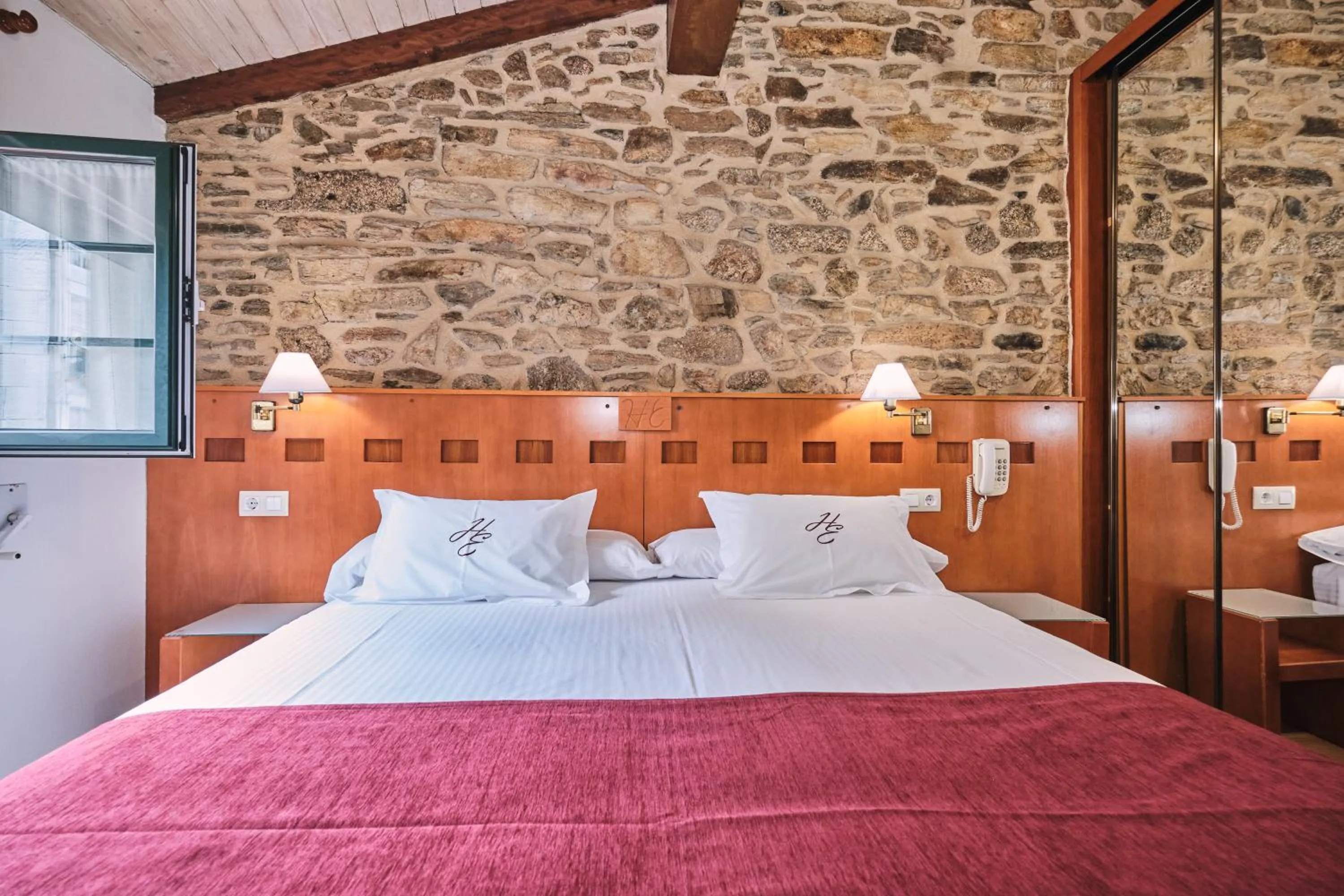 Bed in Hotel Entrecercas