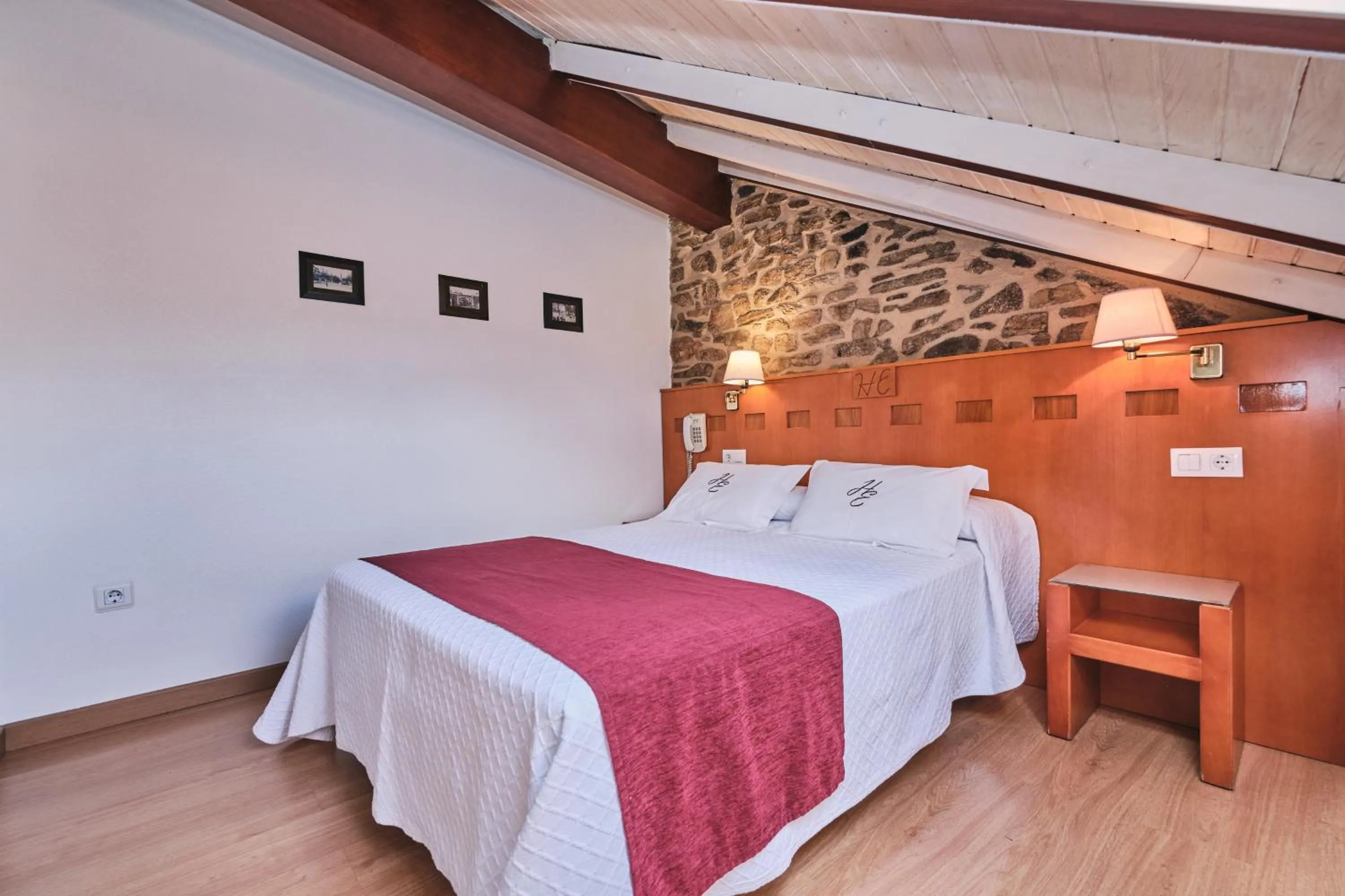 Bed in Hotel Entrecercas