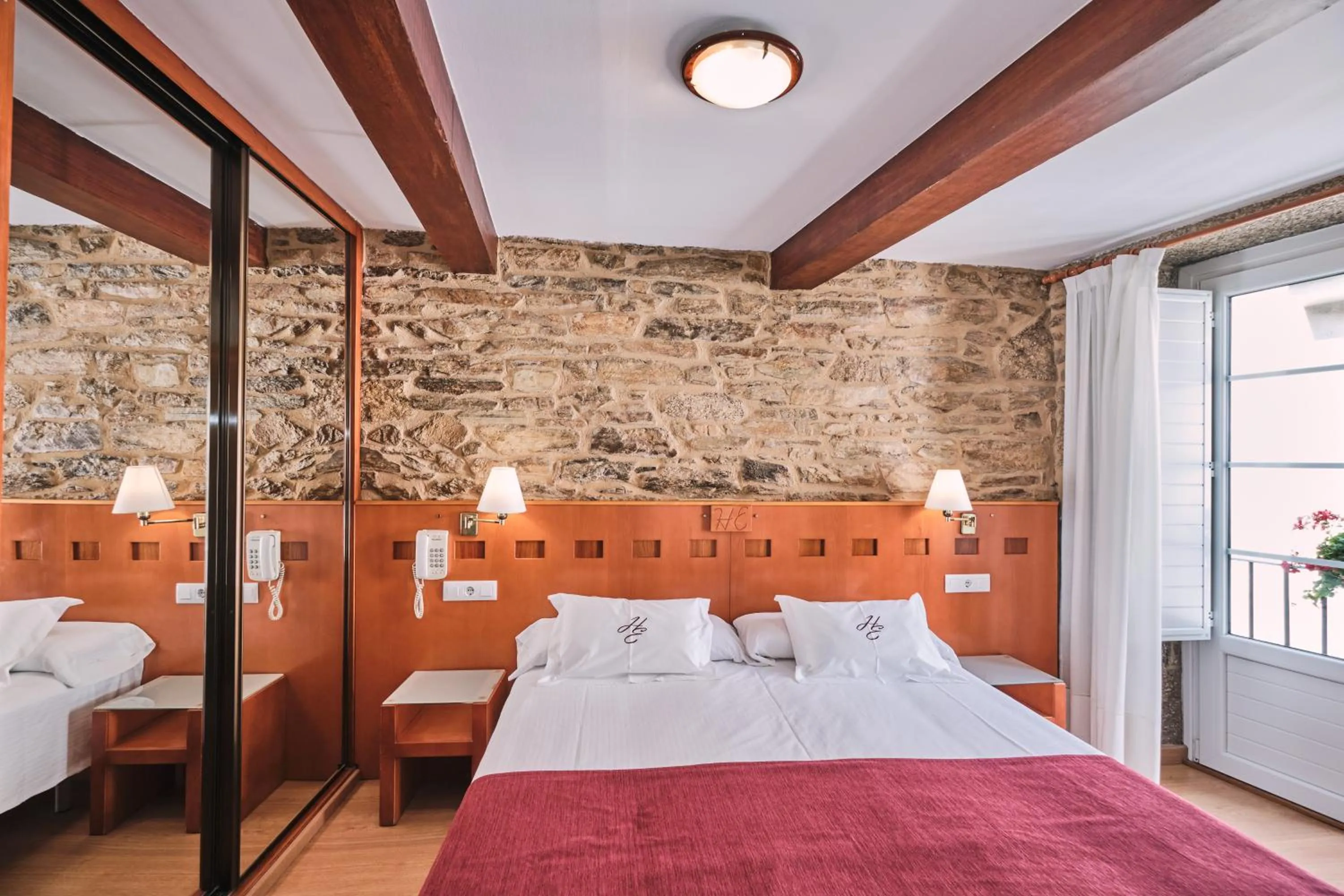 Photo of the whole room, Bed in Hotel Entrecercas