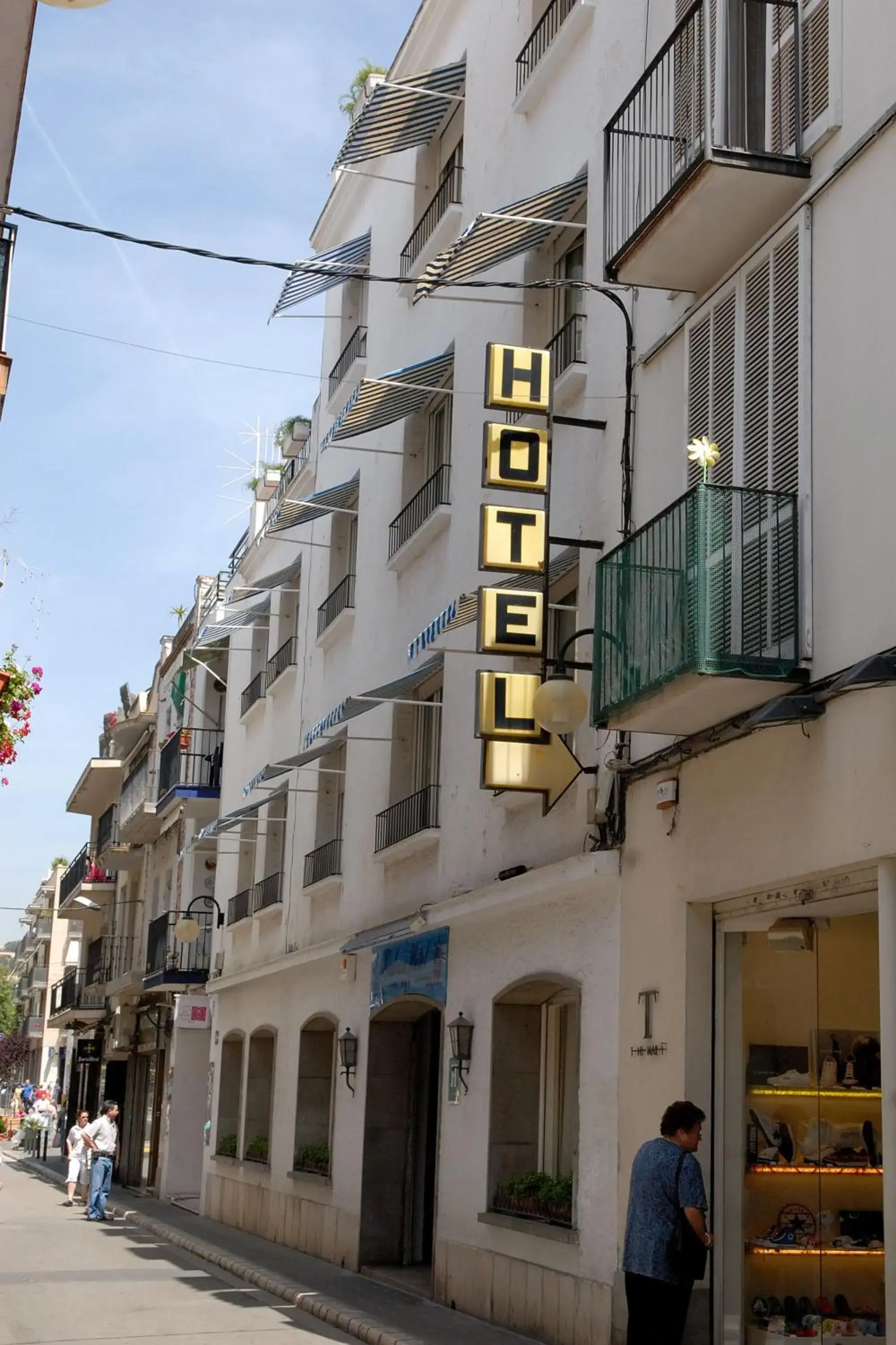Facade/entrance in Galeón Facade/entrance in Galeón