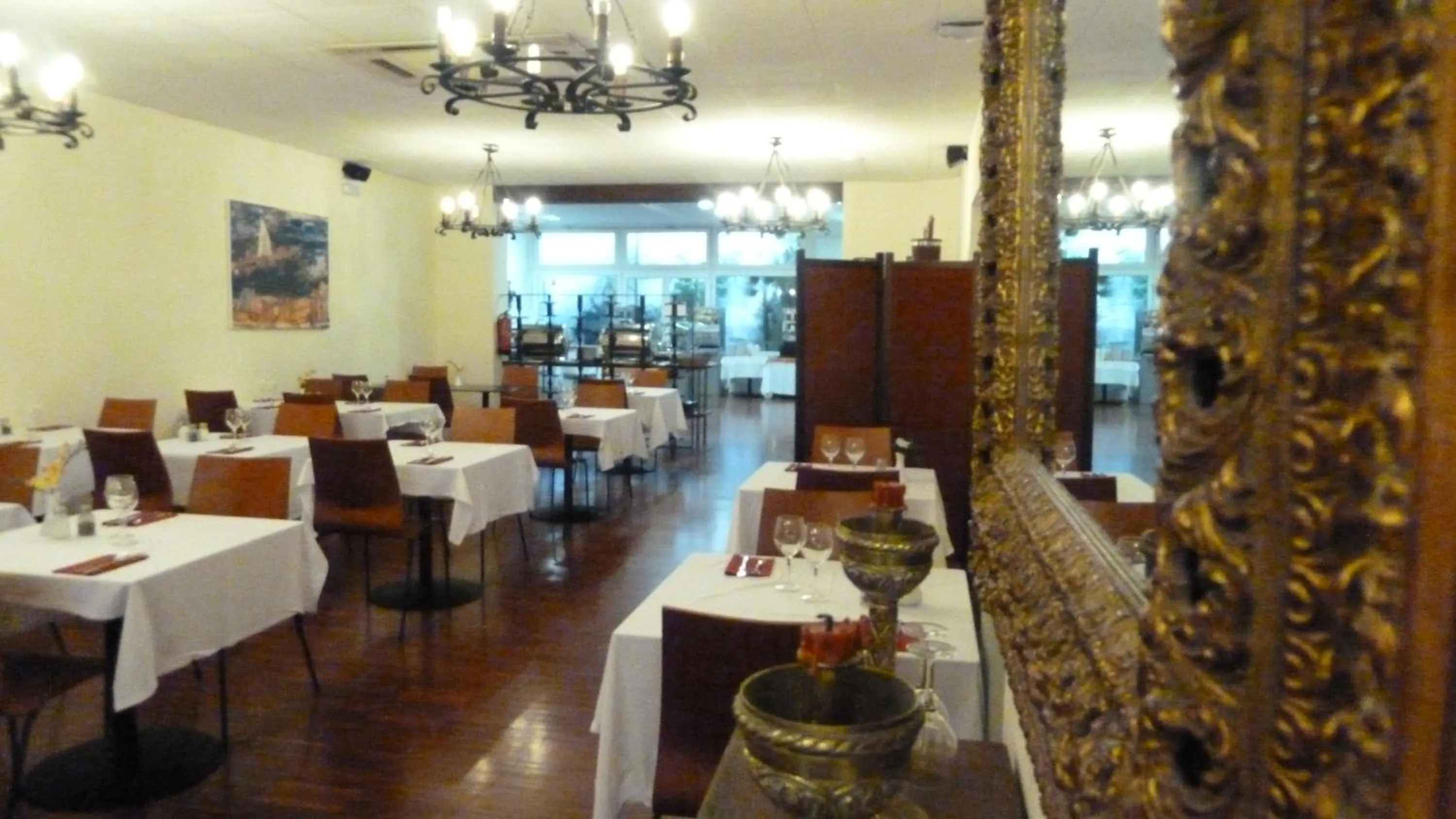 Restaurant/places to eat in Galeón