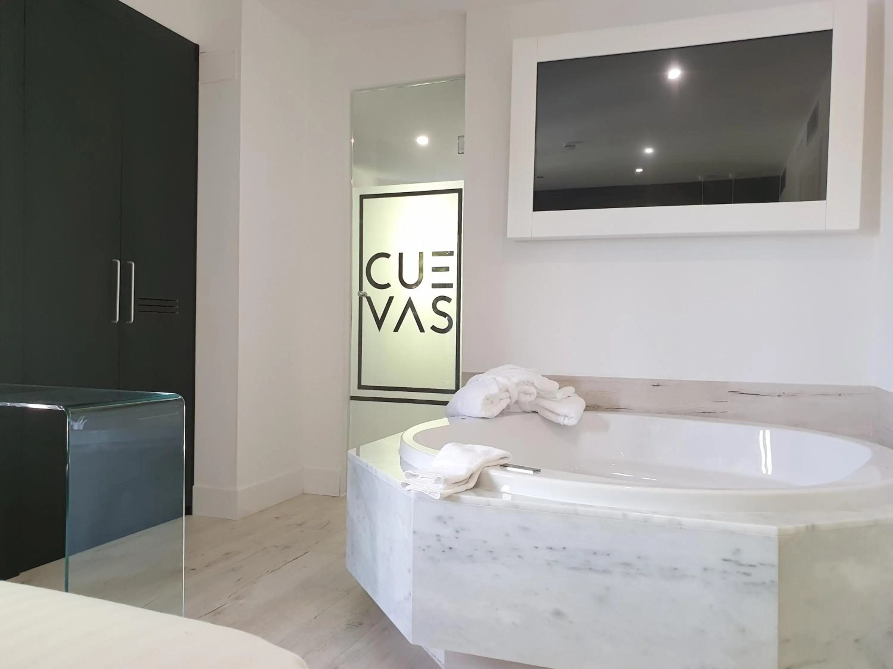 Hot Tub, Bed in Hotel Cuevas - Adults Only