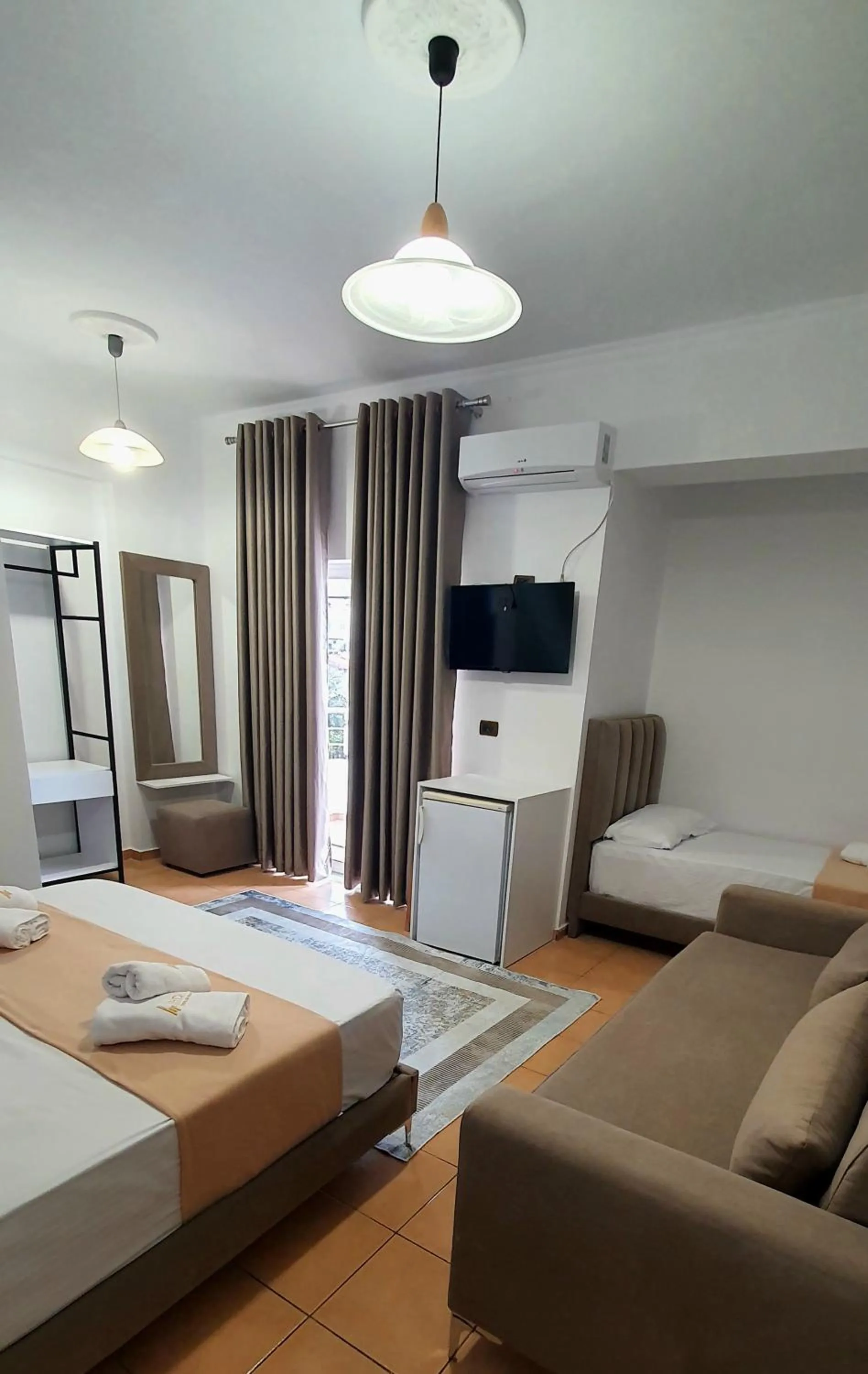 Bed in Hotel de Ksamil