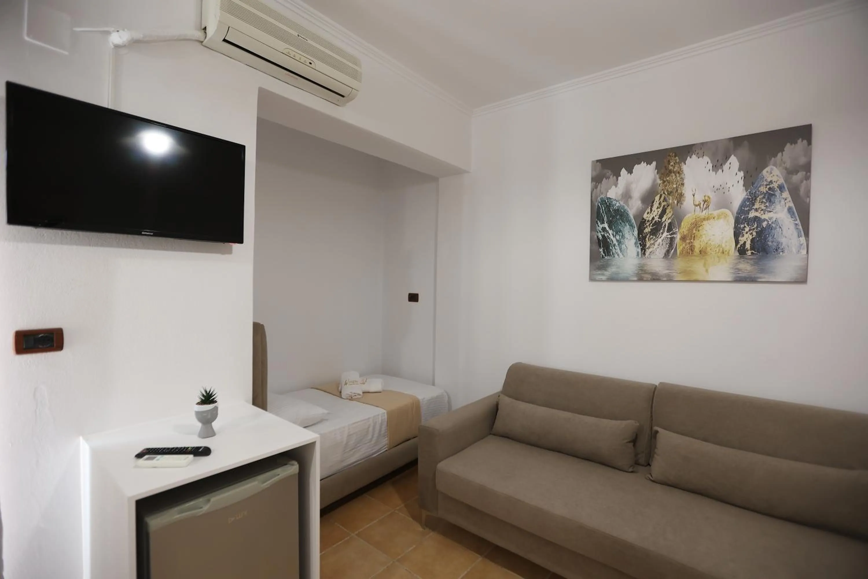 TV and multimedia in Hotel de Ksamil