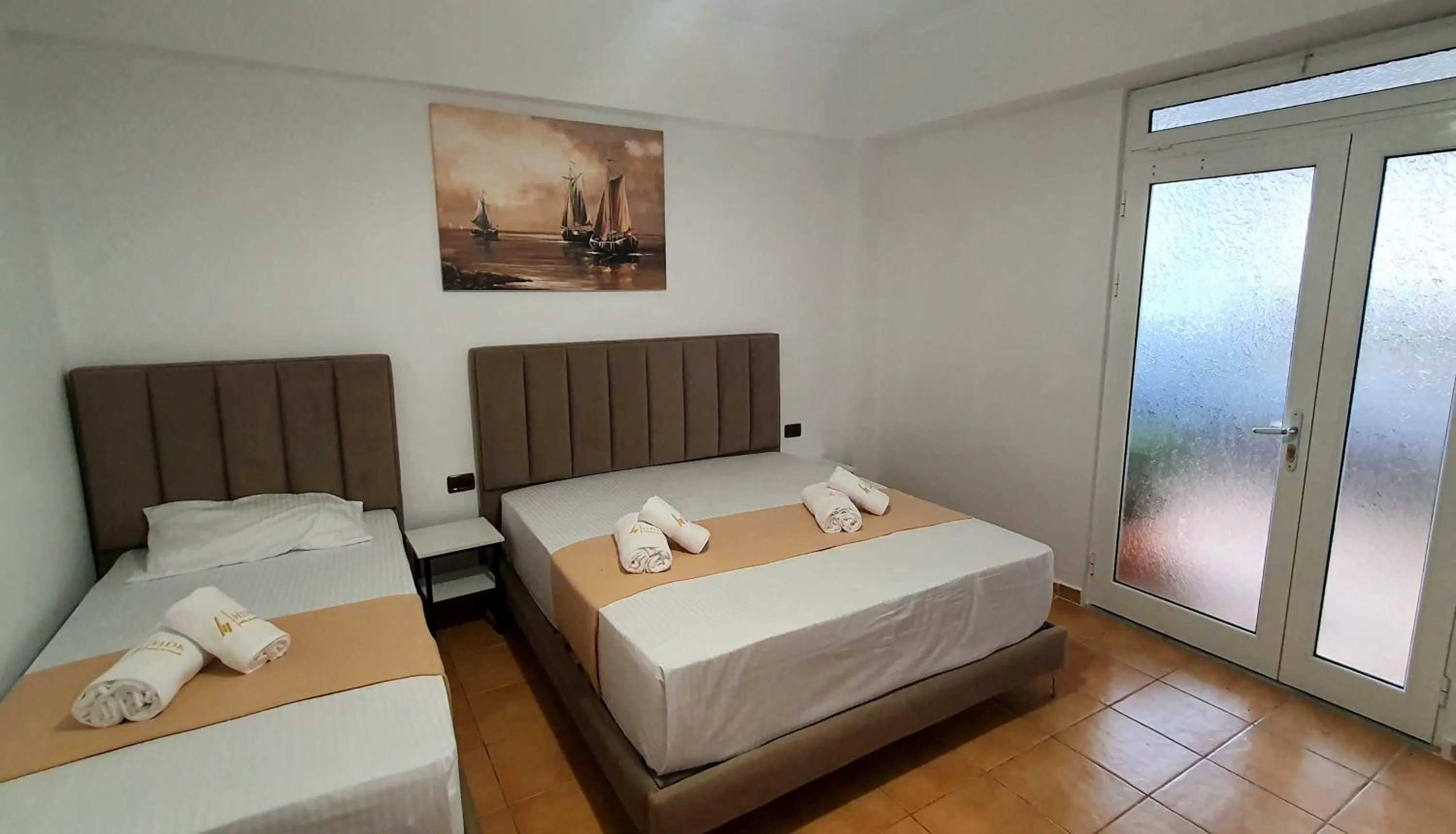 Bed in Hotel de Ksamil