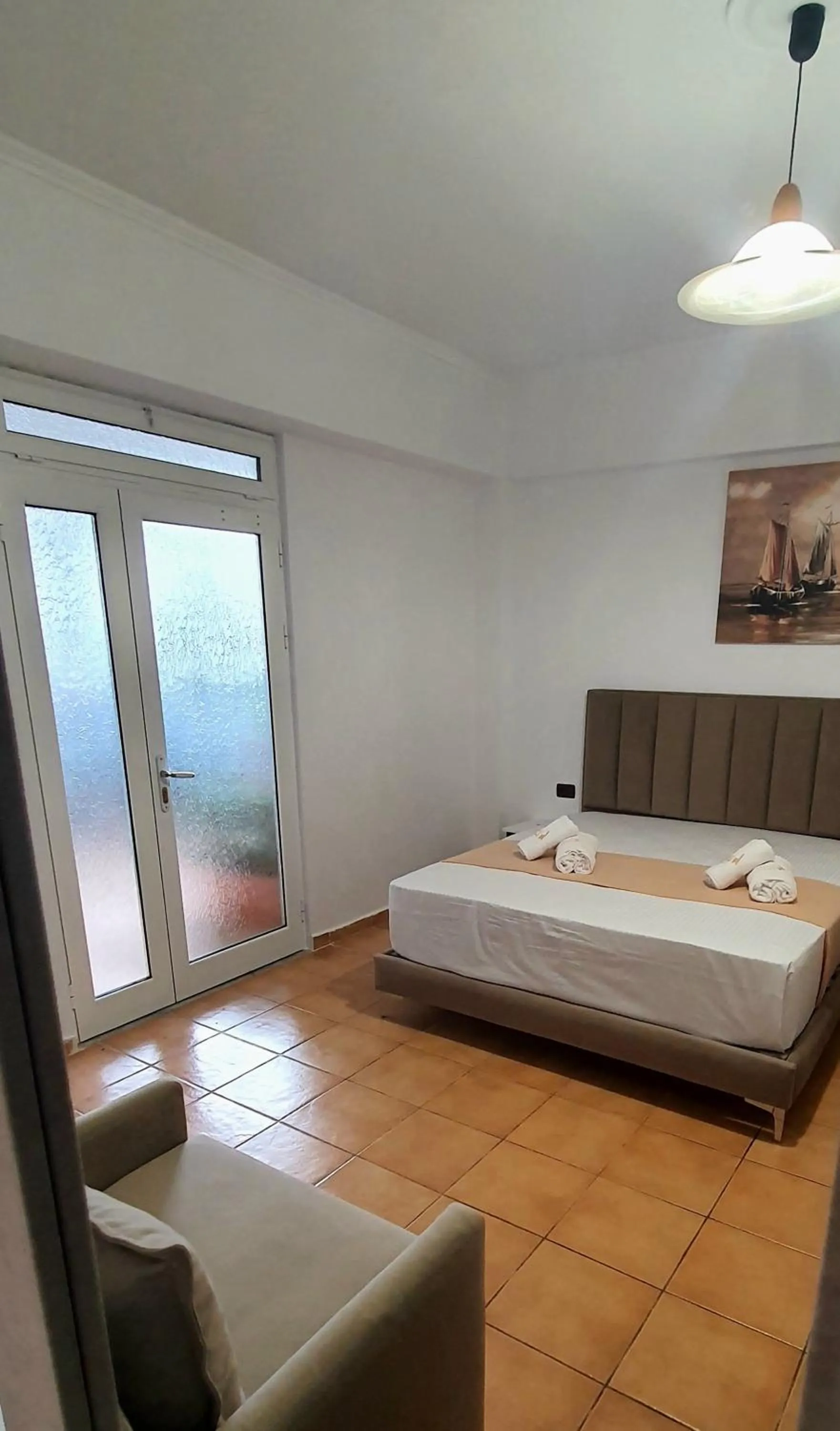 Bed in Hotel de Ksamil