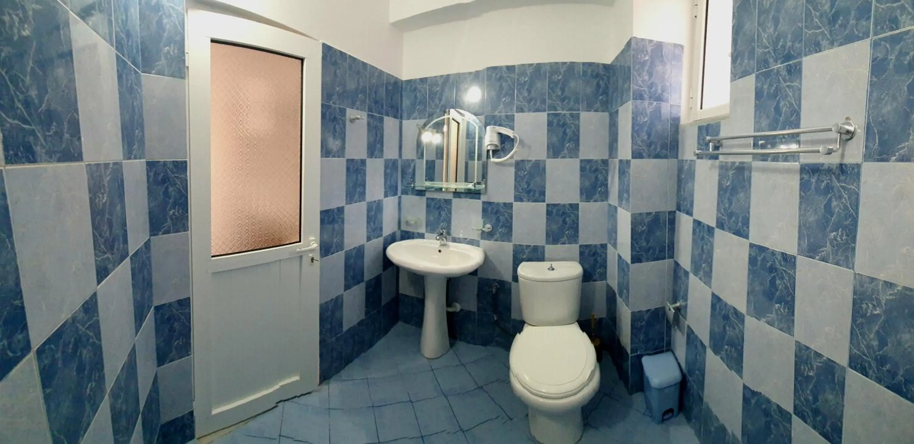 Shower in Hotel de Ksamil