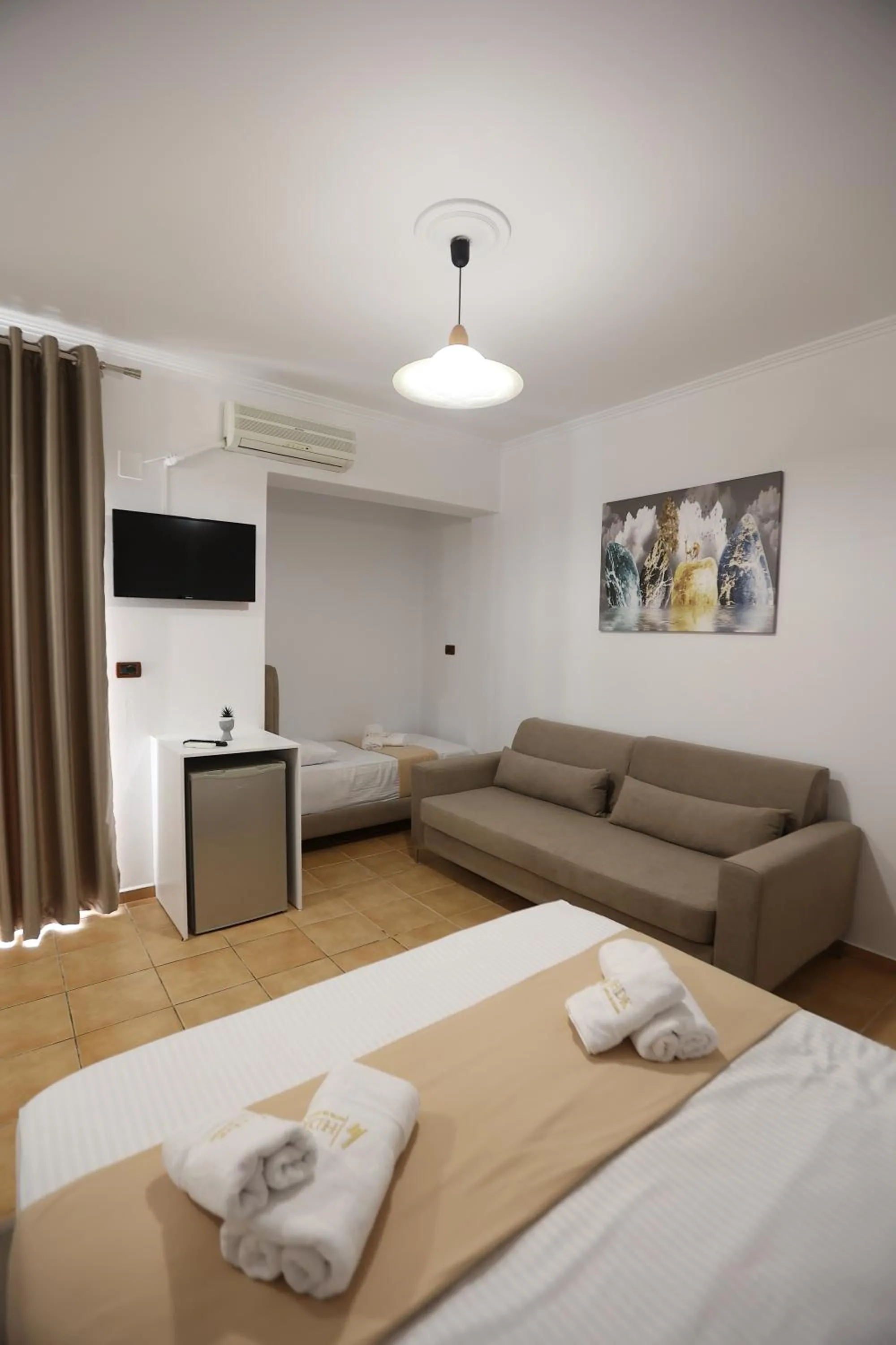 Bed in Hotel de Ksamil