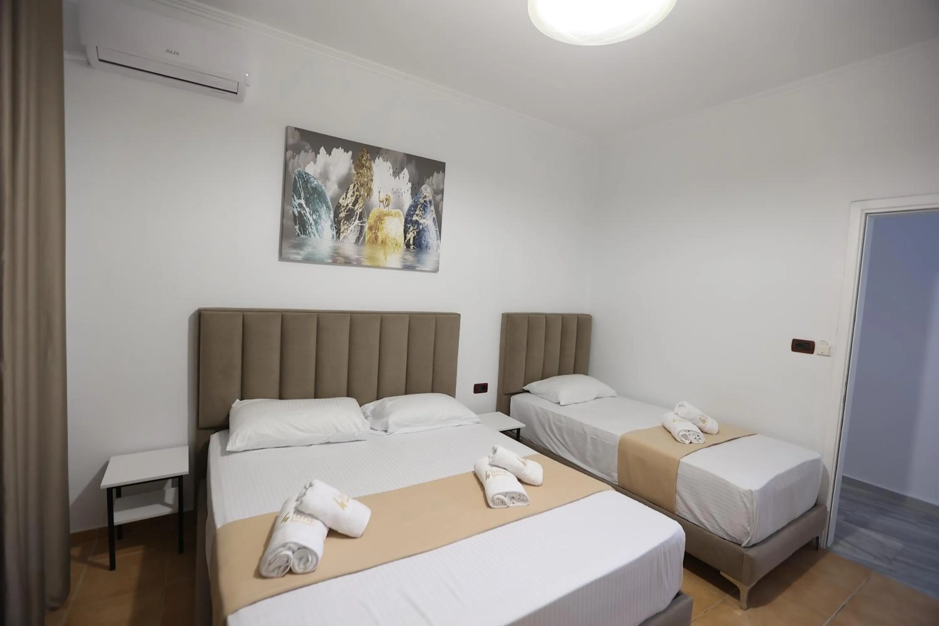 Bed in Hotel de Ksamil