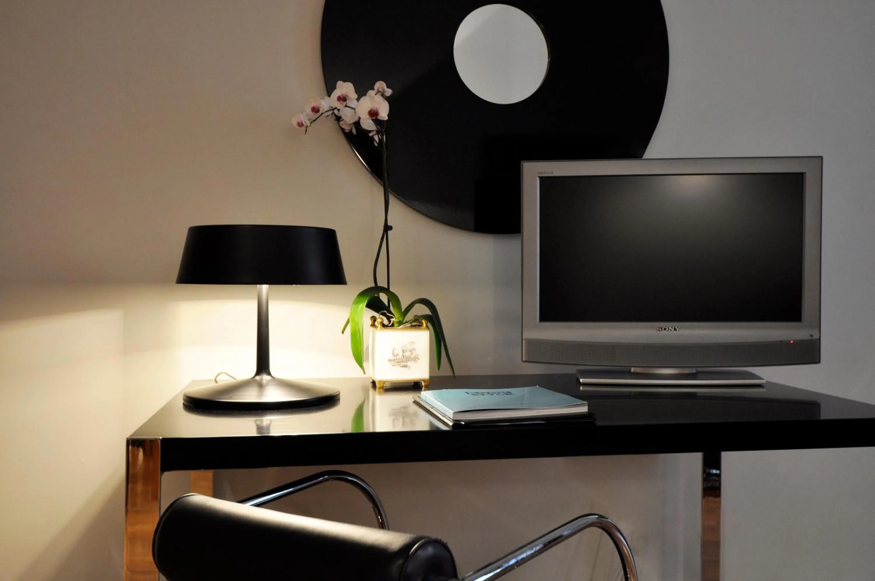 Seating area in Suite Prado