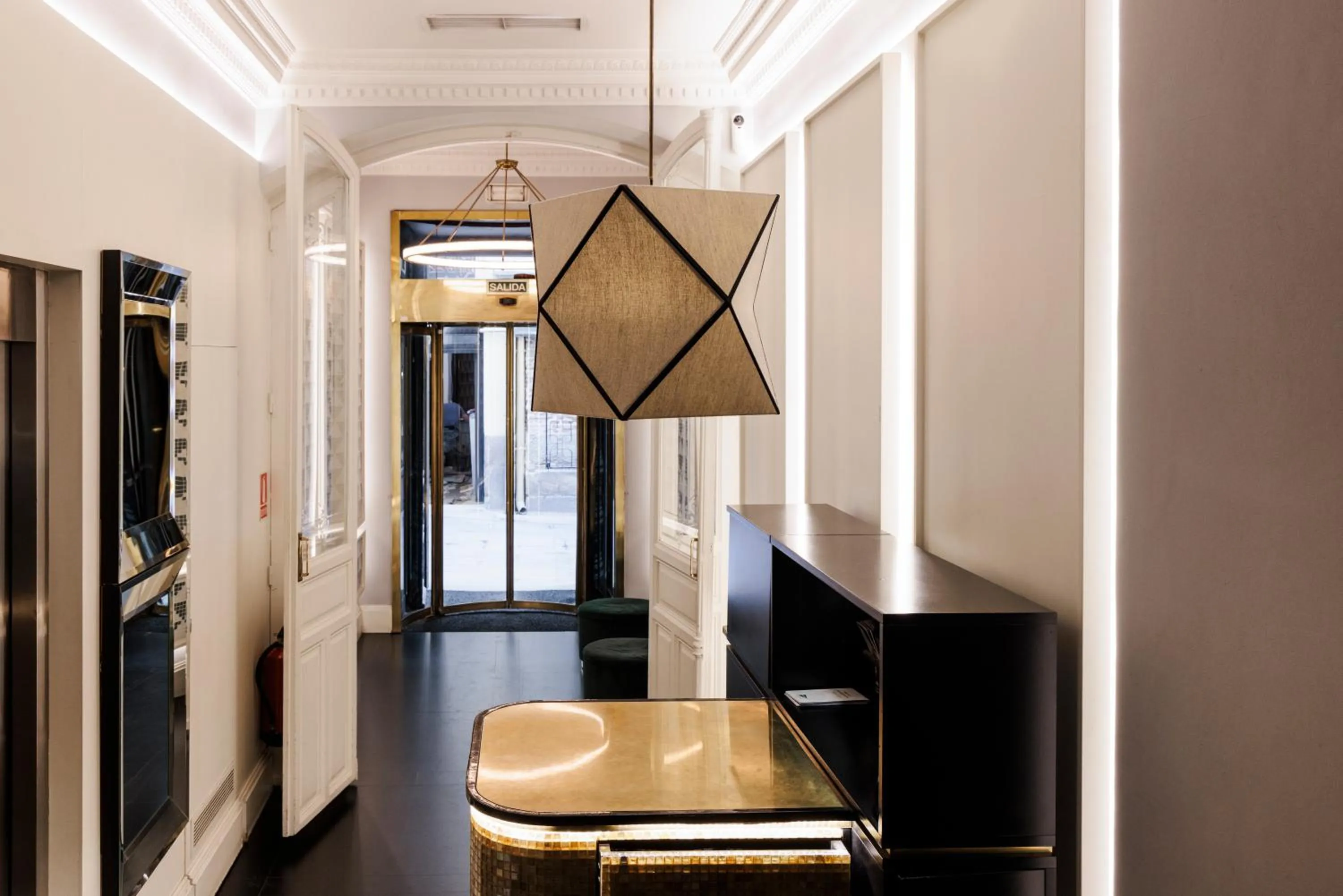 Property building in Suite Prado