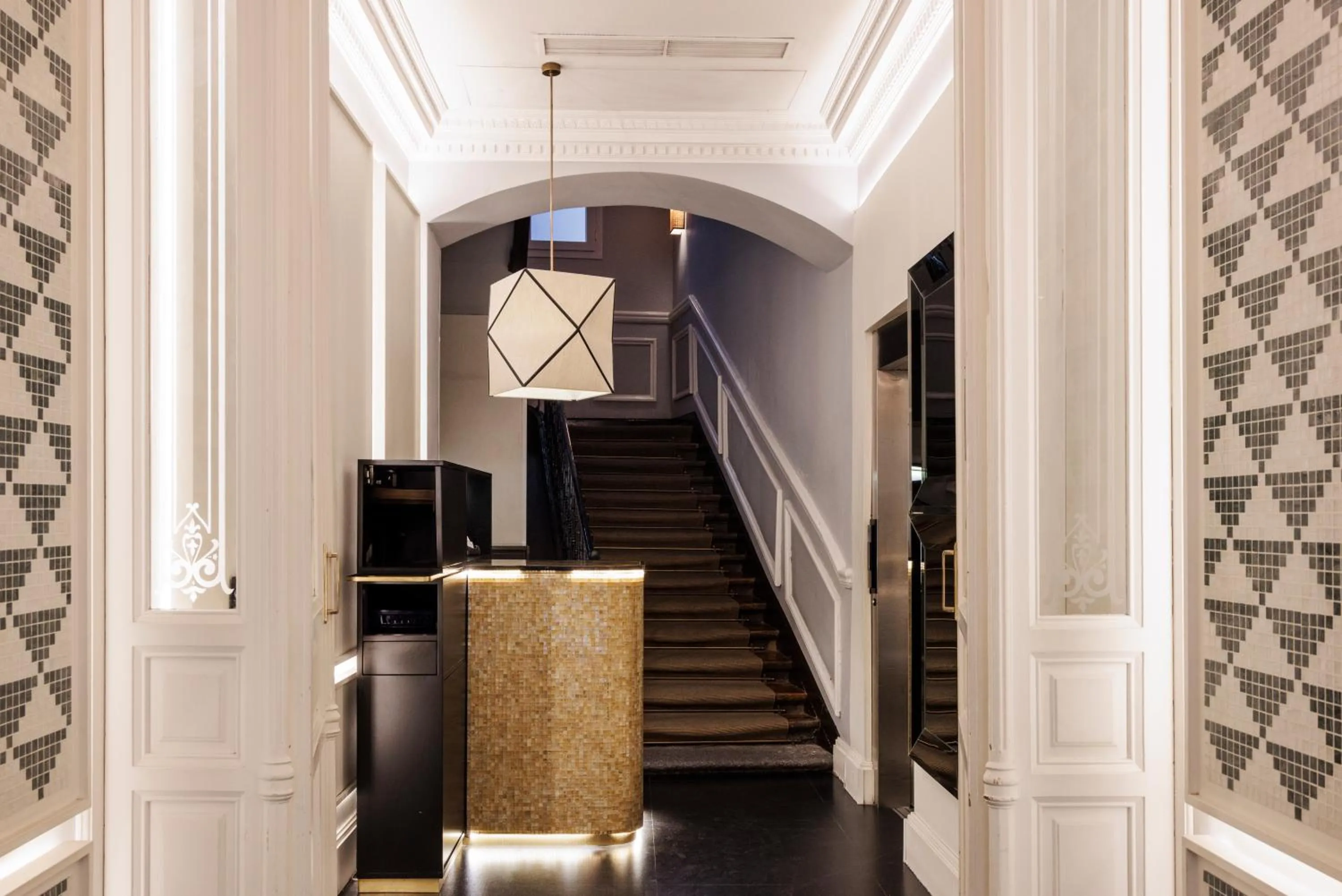 Property building in Suite Prado