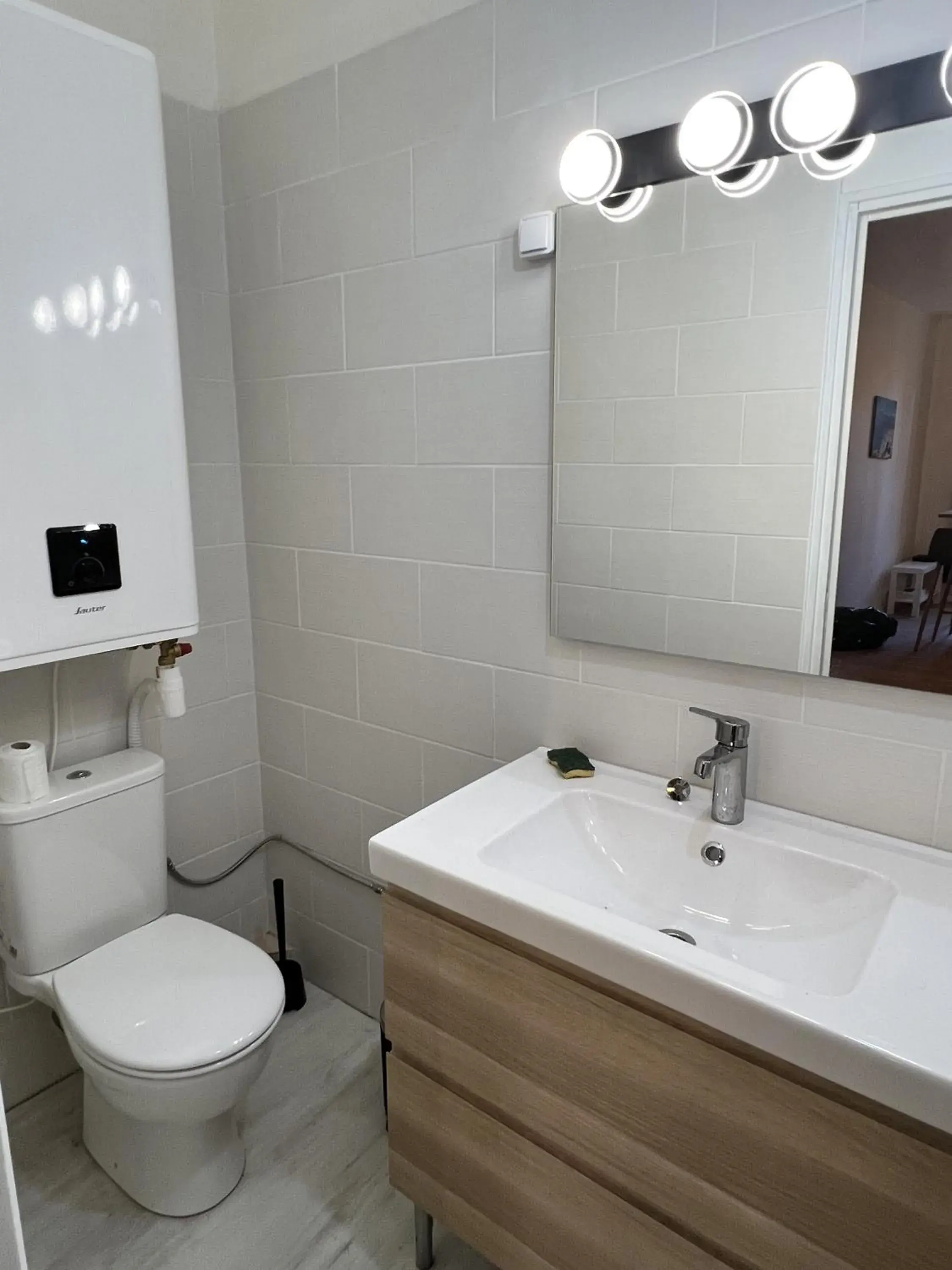 Toilet in Studio neuf Centre Ville #17 Toilet in Studio neuf Centre Ville #17