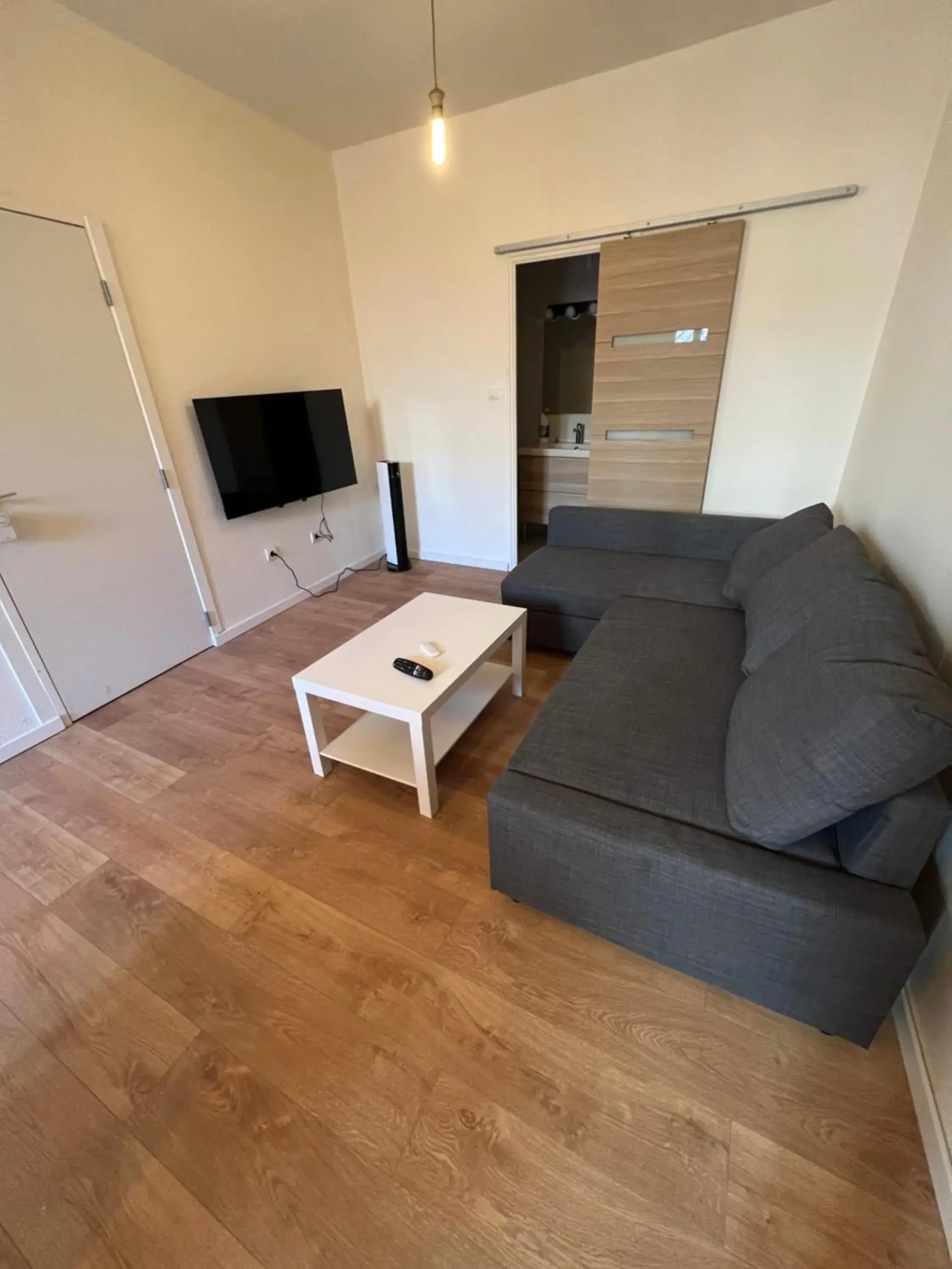 TV and multimedia in Studio neuf Centre Ville #17 TV and multimedia in Studio neuf Centre Ville #17