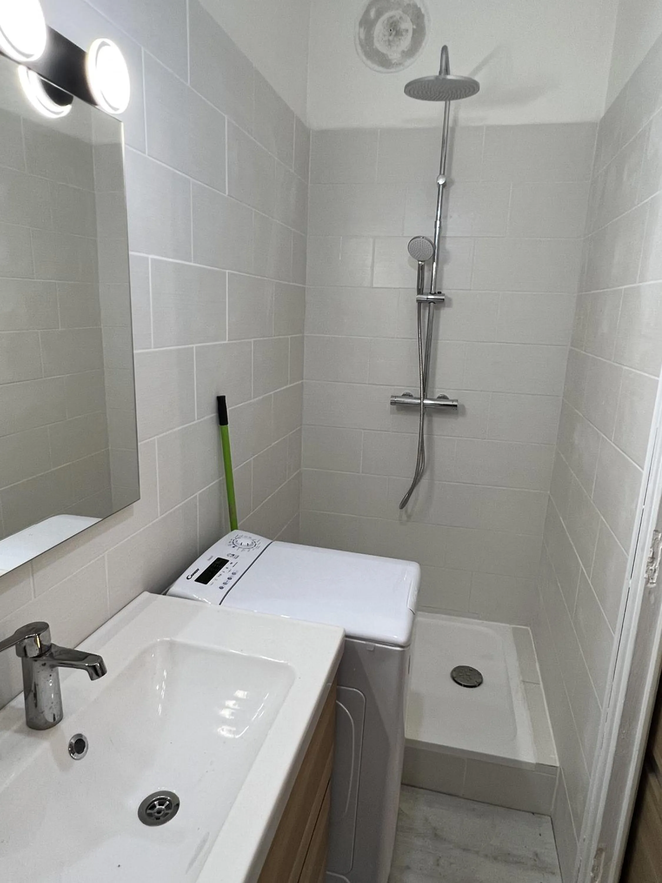 Shower in Studio neuf Centre Ville #17